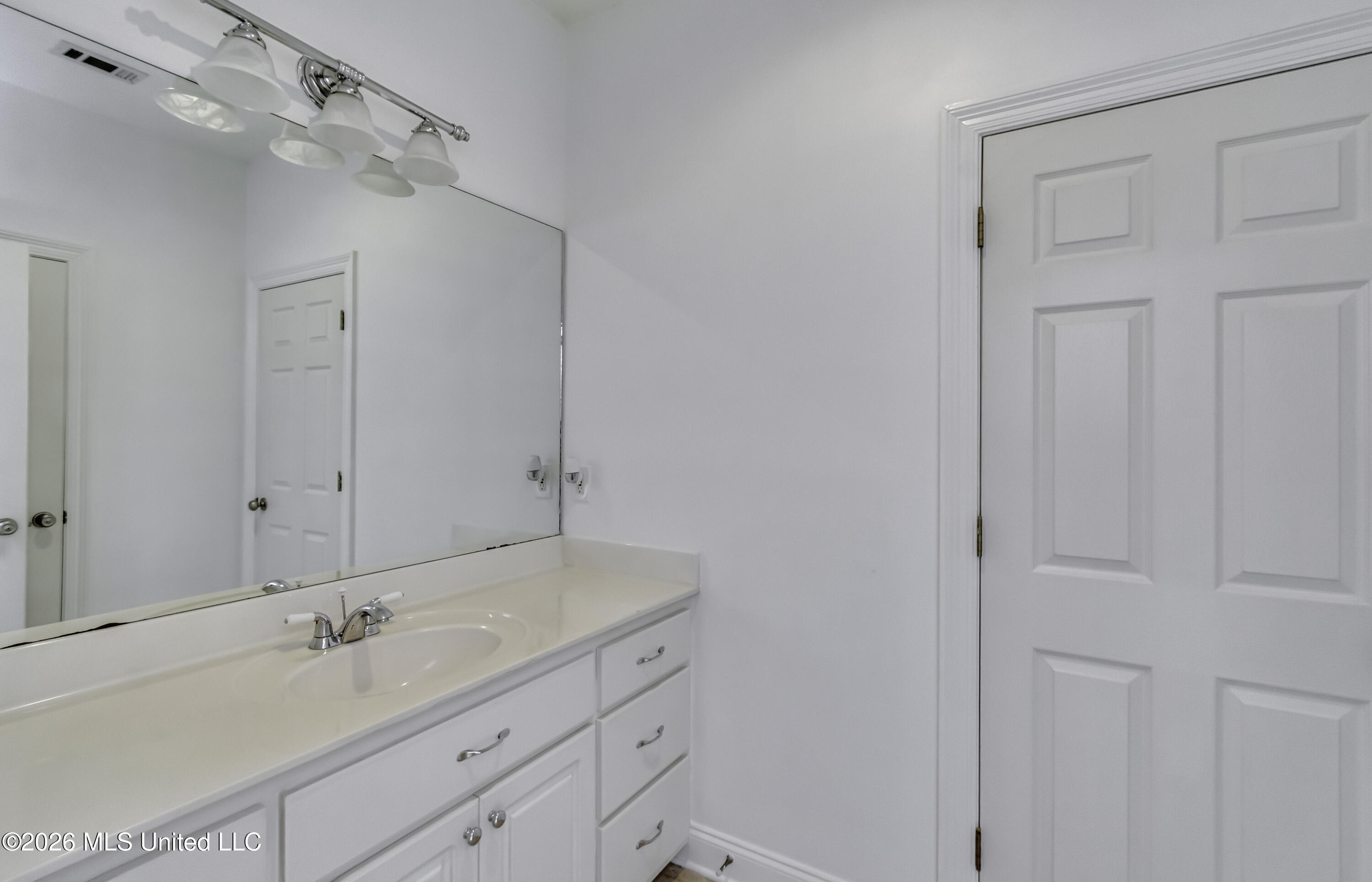 401 Kingsbridge Road Property Photo 68