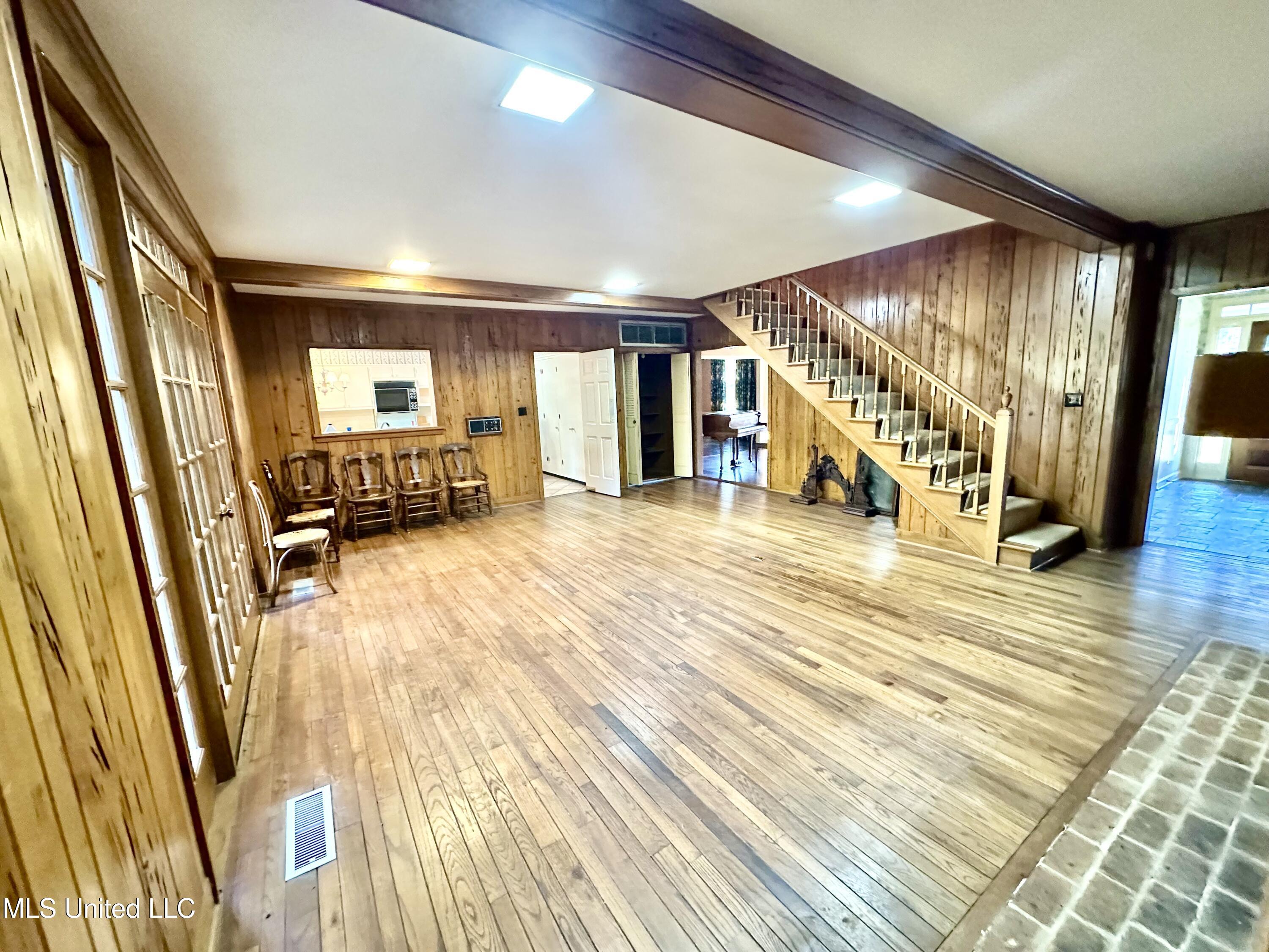400 Charles Street Property Photo 7