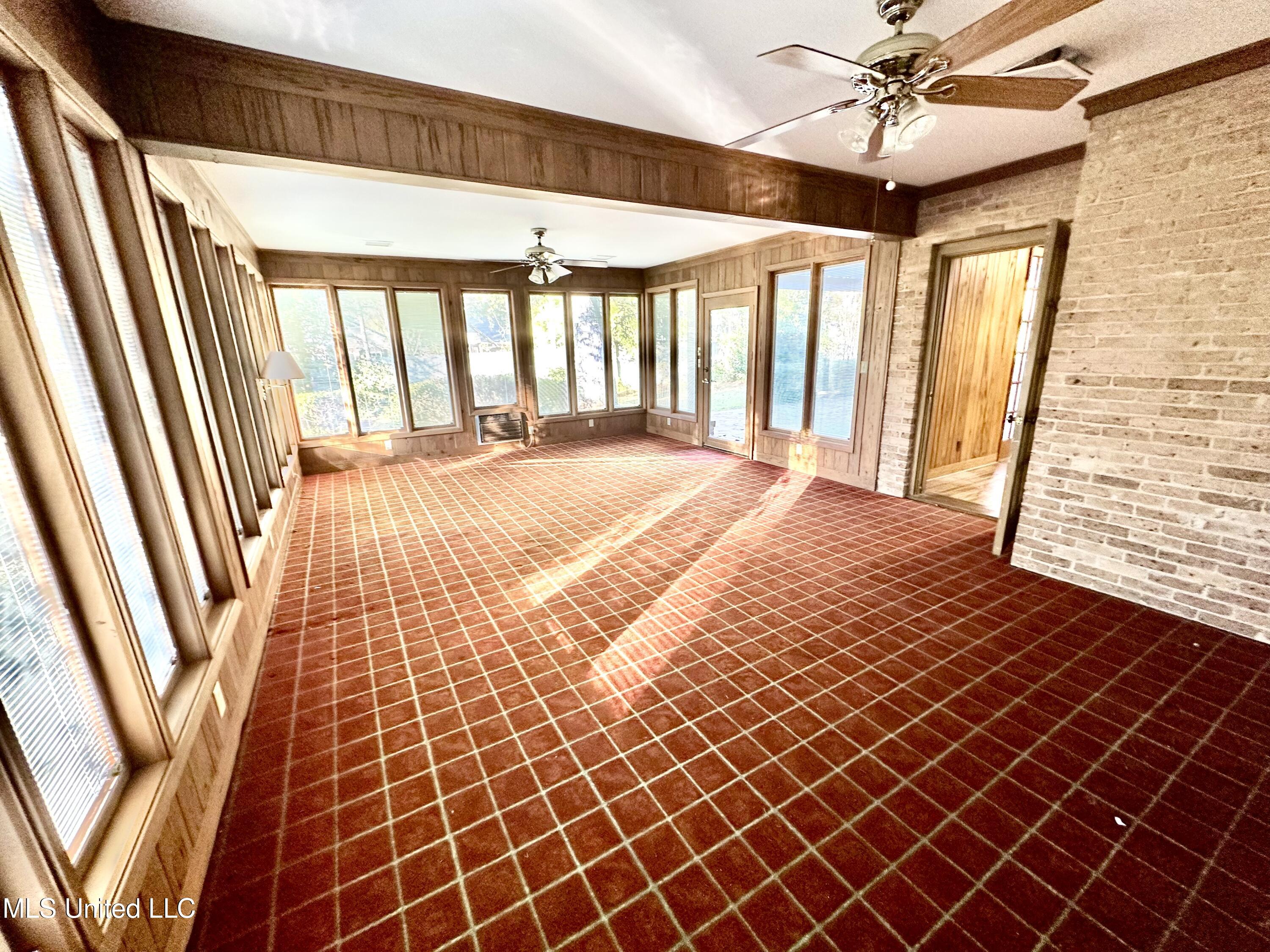 400 Charles Street Property Photo 9