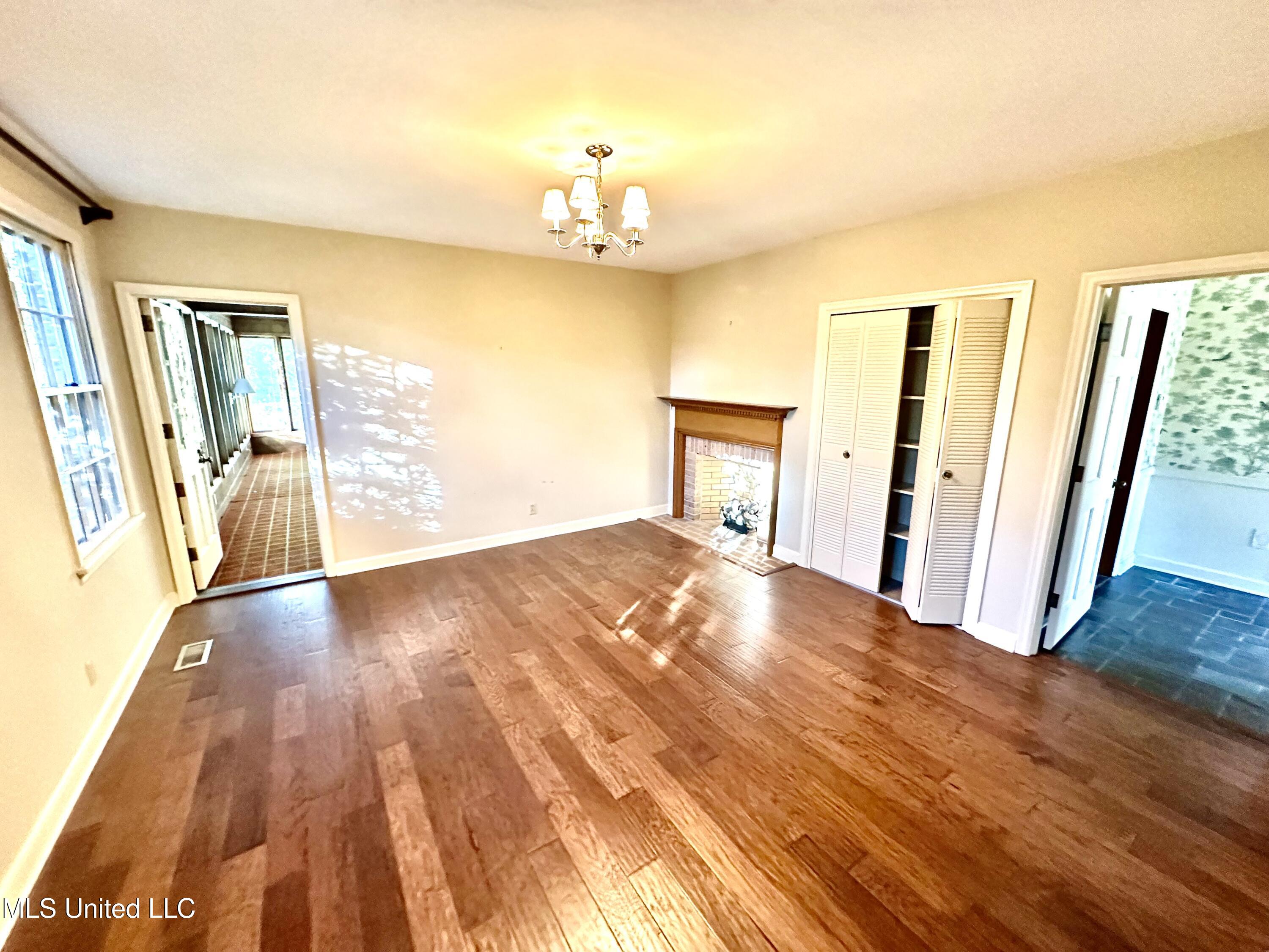 400 Charles Street Property Photo 13