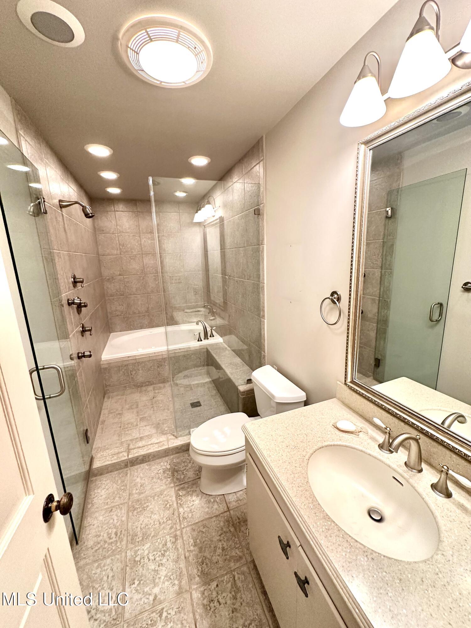 400 Charles Street Property Photo 14