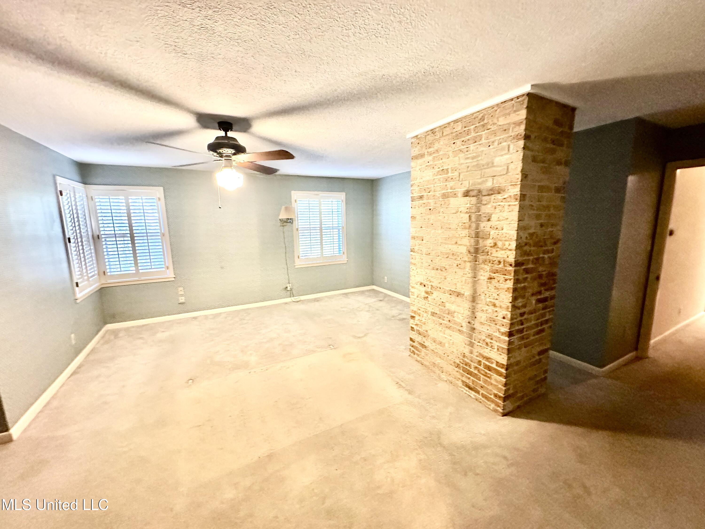 400 Charles Street Property Photo 16