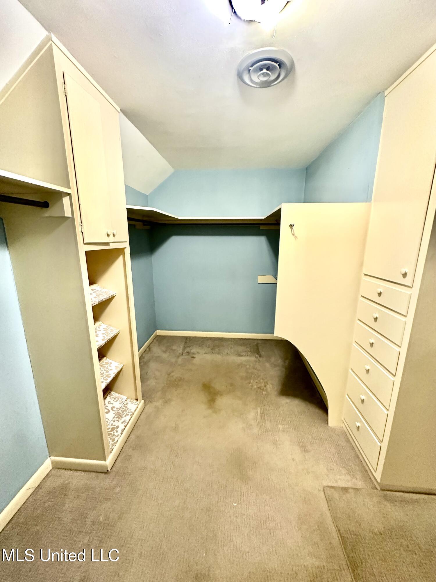 400 Charles Street Property Photo 17