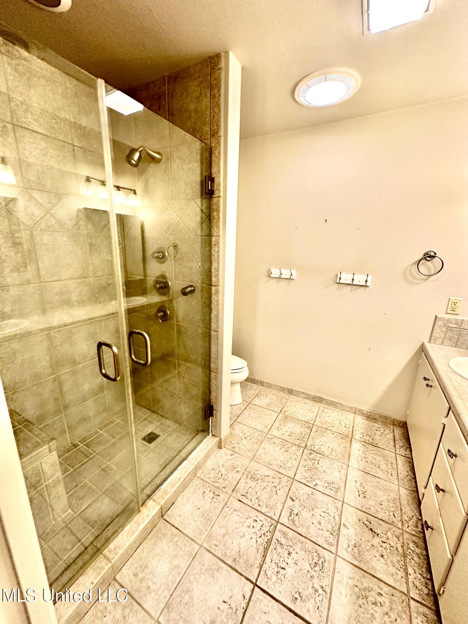 400 Charles Street Property Photo 18