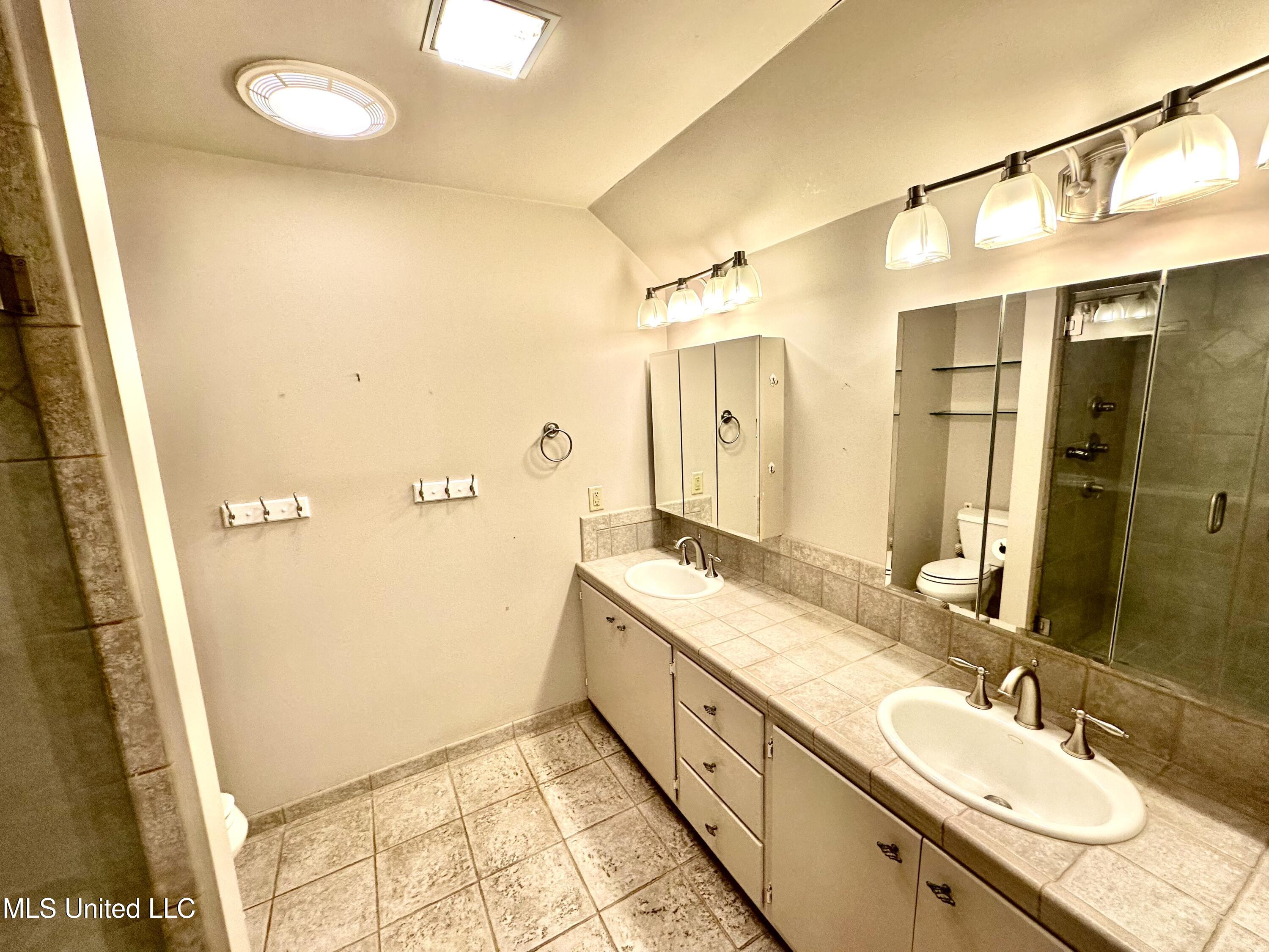 400 Charles Street Property Photo 19
