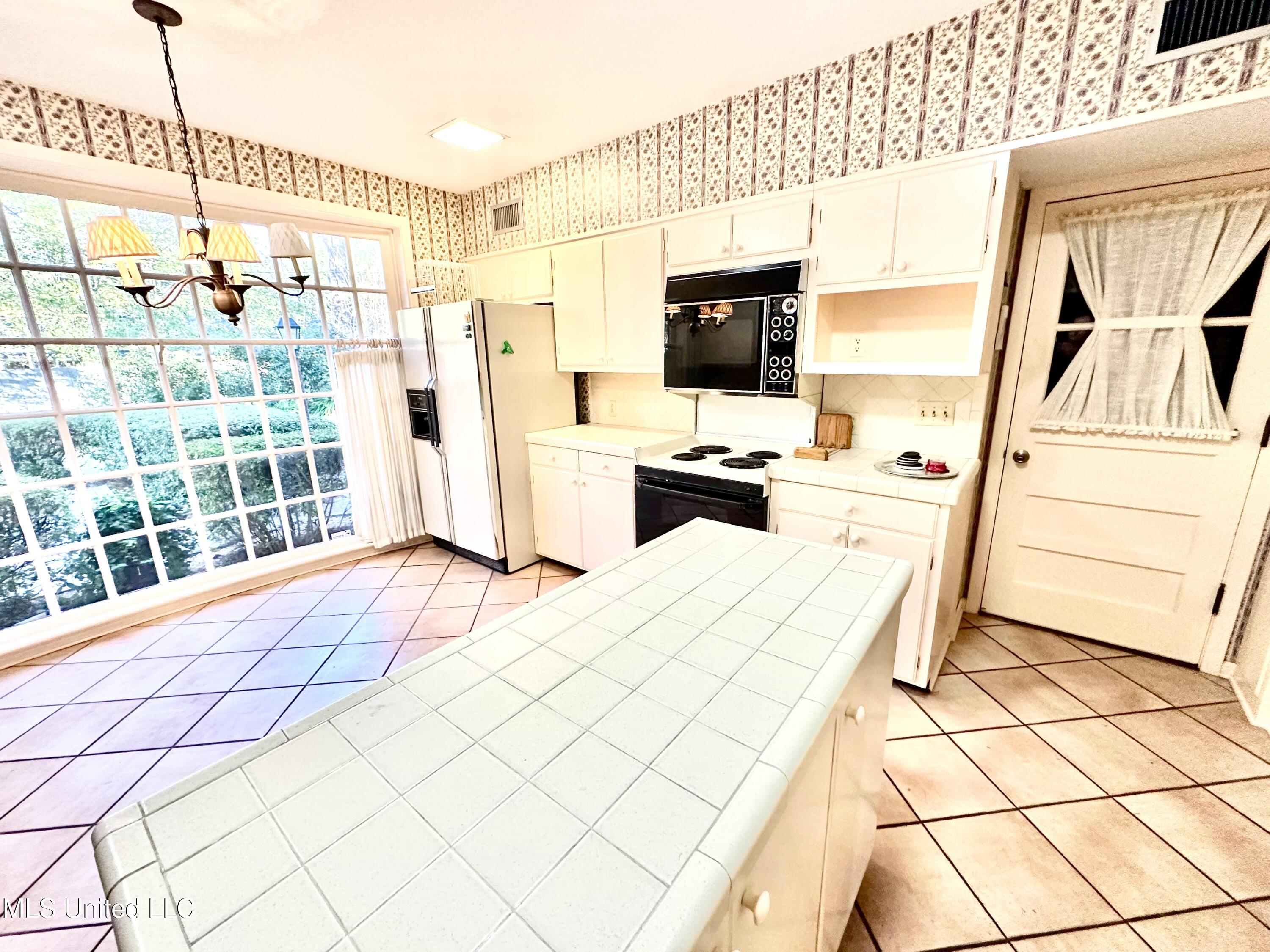 400 Charles Street Property Photo 20