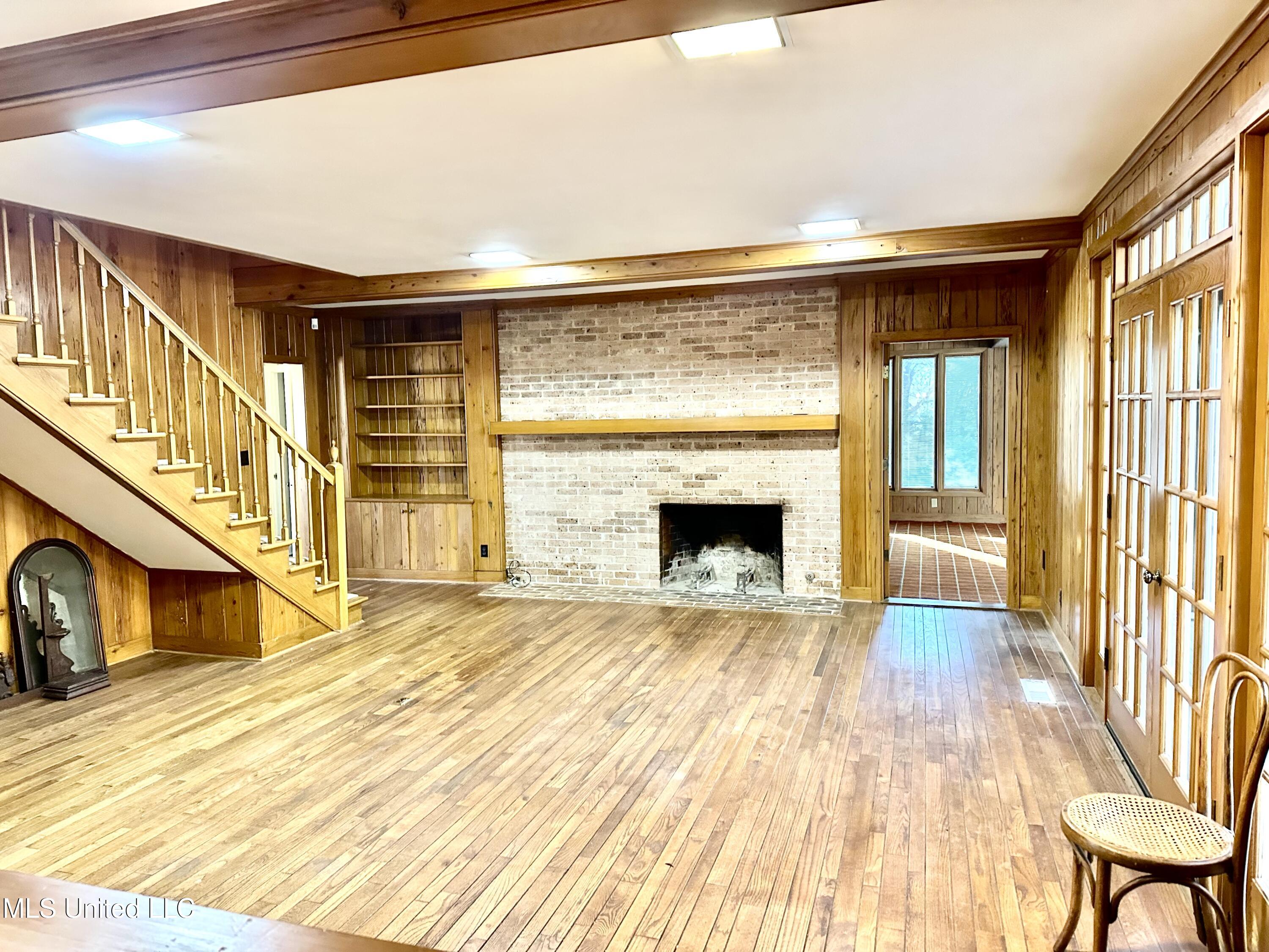 400 Charles Street Property Photo 23