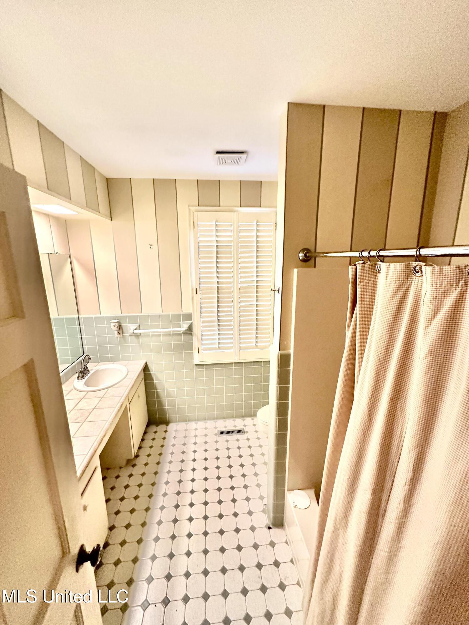400 Charles Street Property Photo 27