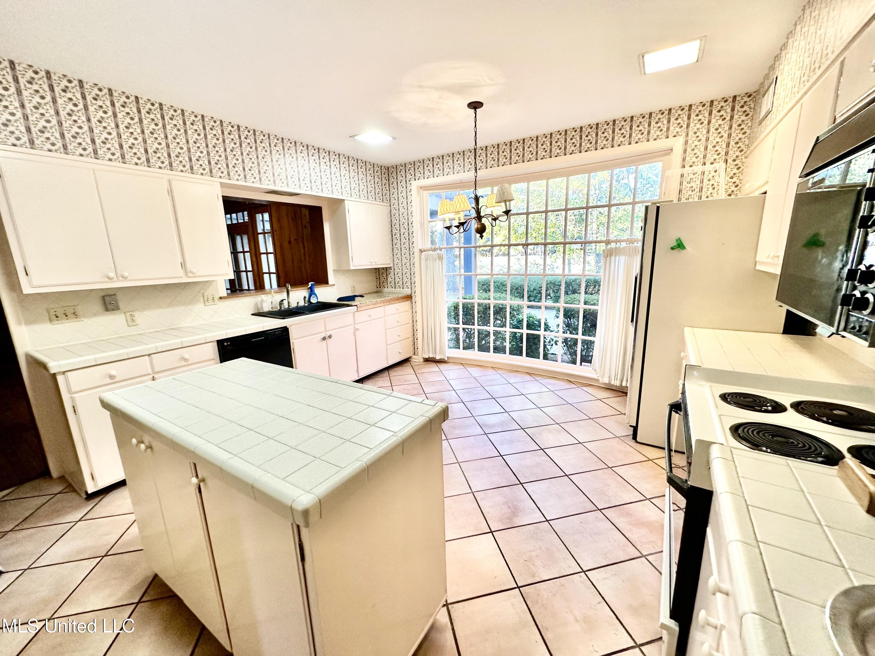400 Charles Street Property Photo 30