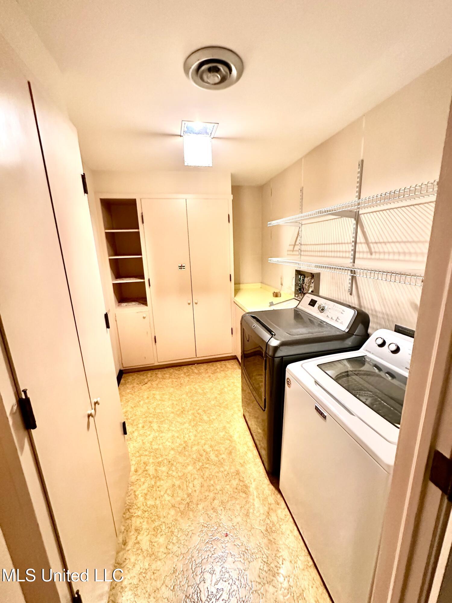 400 Charles Street Property Photo 31