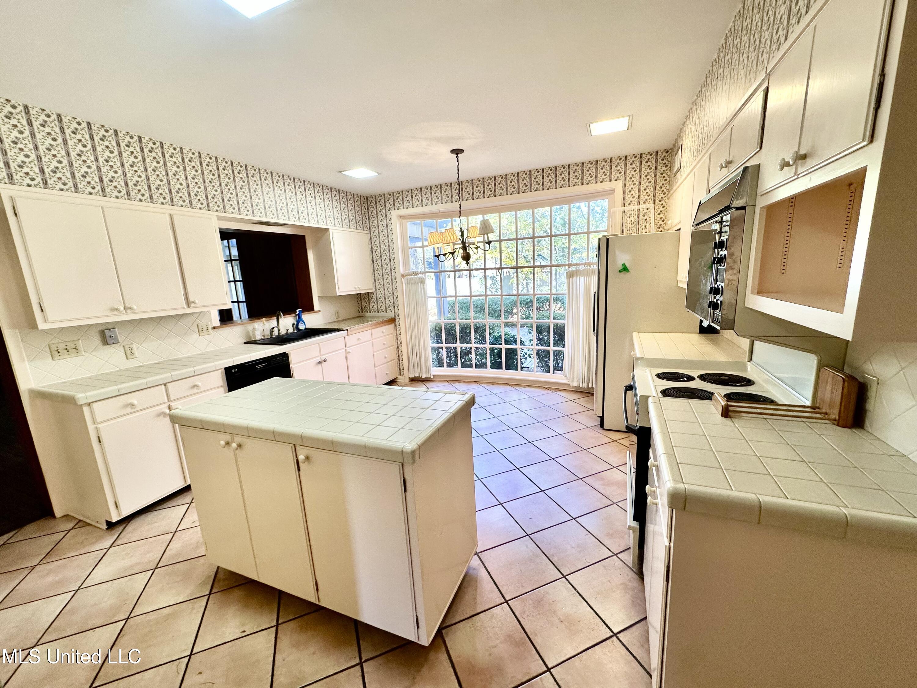 400 Charles Street Property Photo 41
