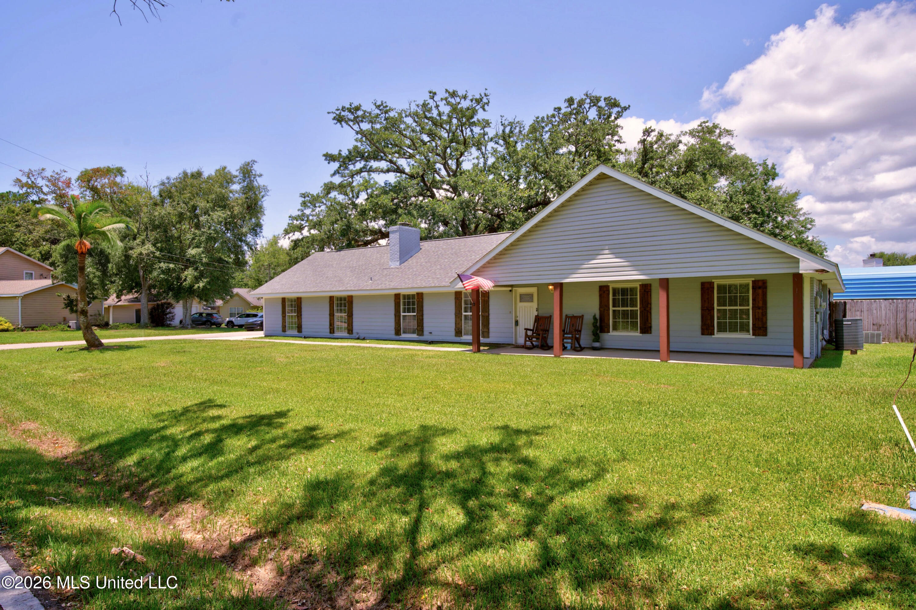 10415 Pin Oak Drive Property Photo 3