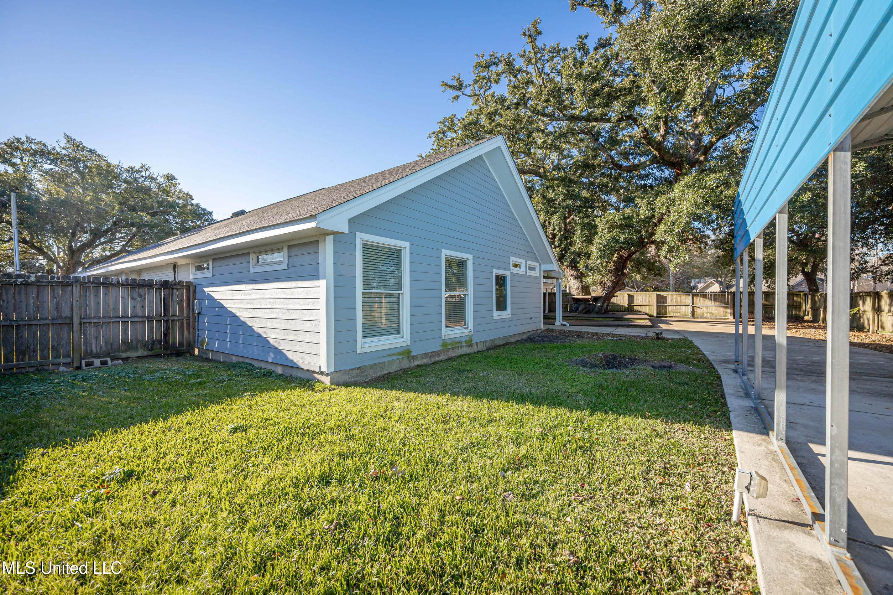 10415 Pin Oak Drive Property Photo 41
