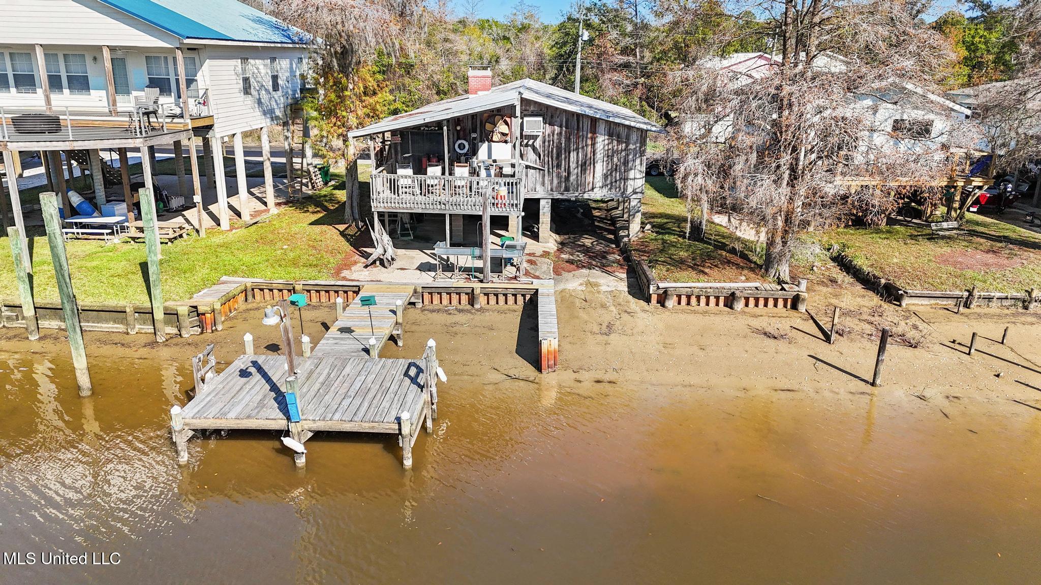 9277 Riverlodge Drive Property Photo 1