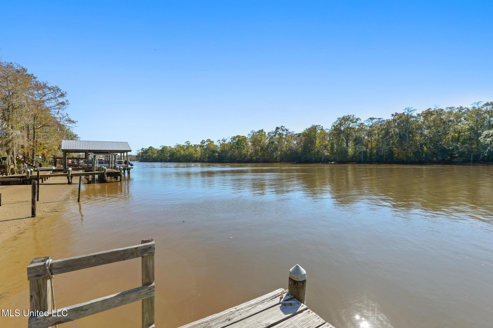 9277 Riverlodge Drive Property Photo 5
