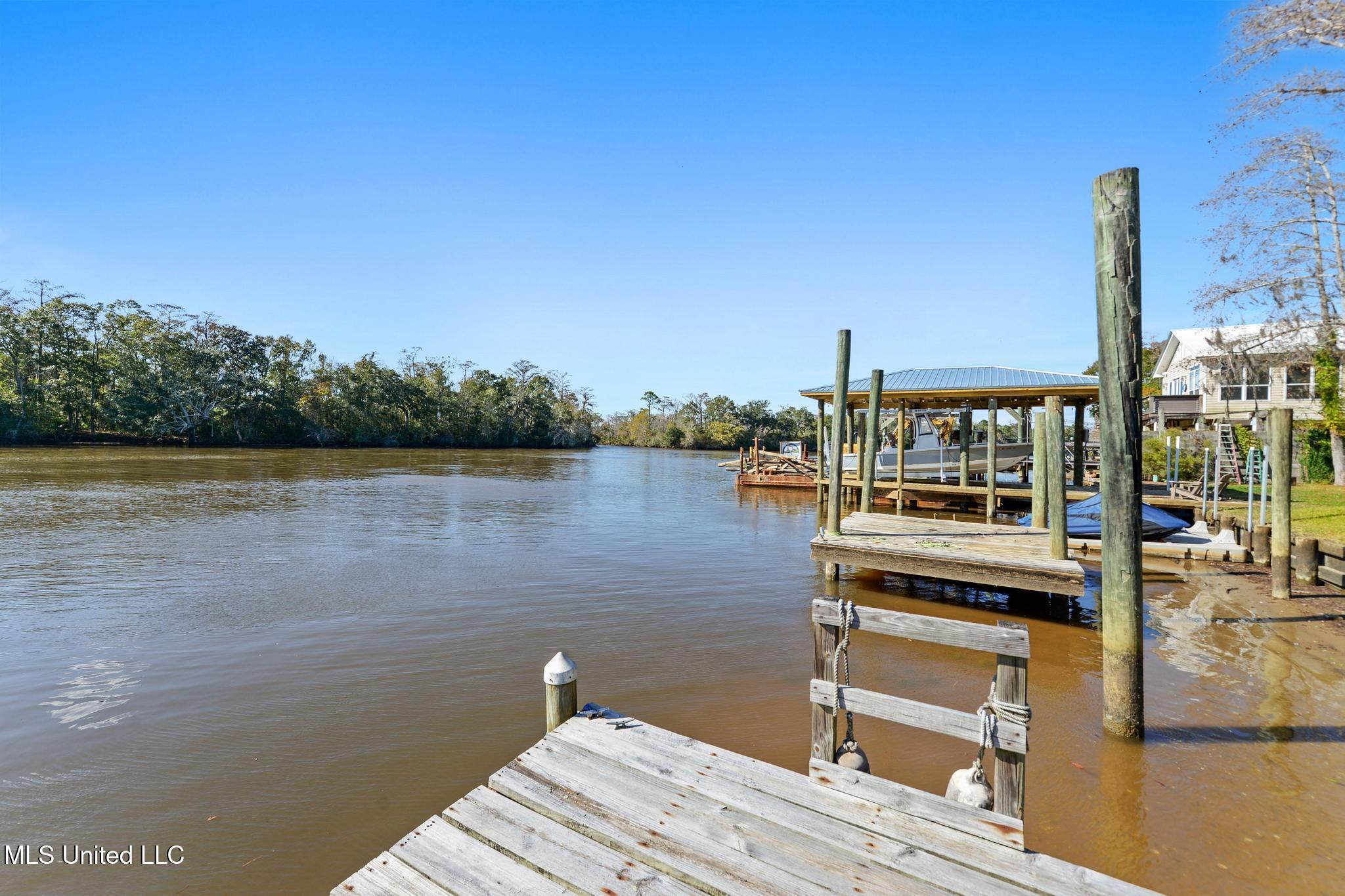 9277 Riverlodge Drive Property Photo 6