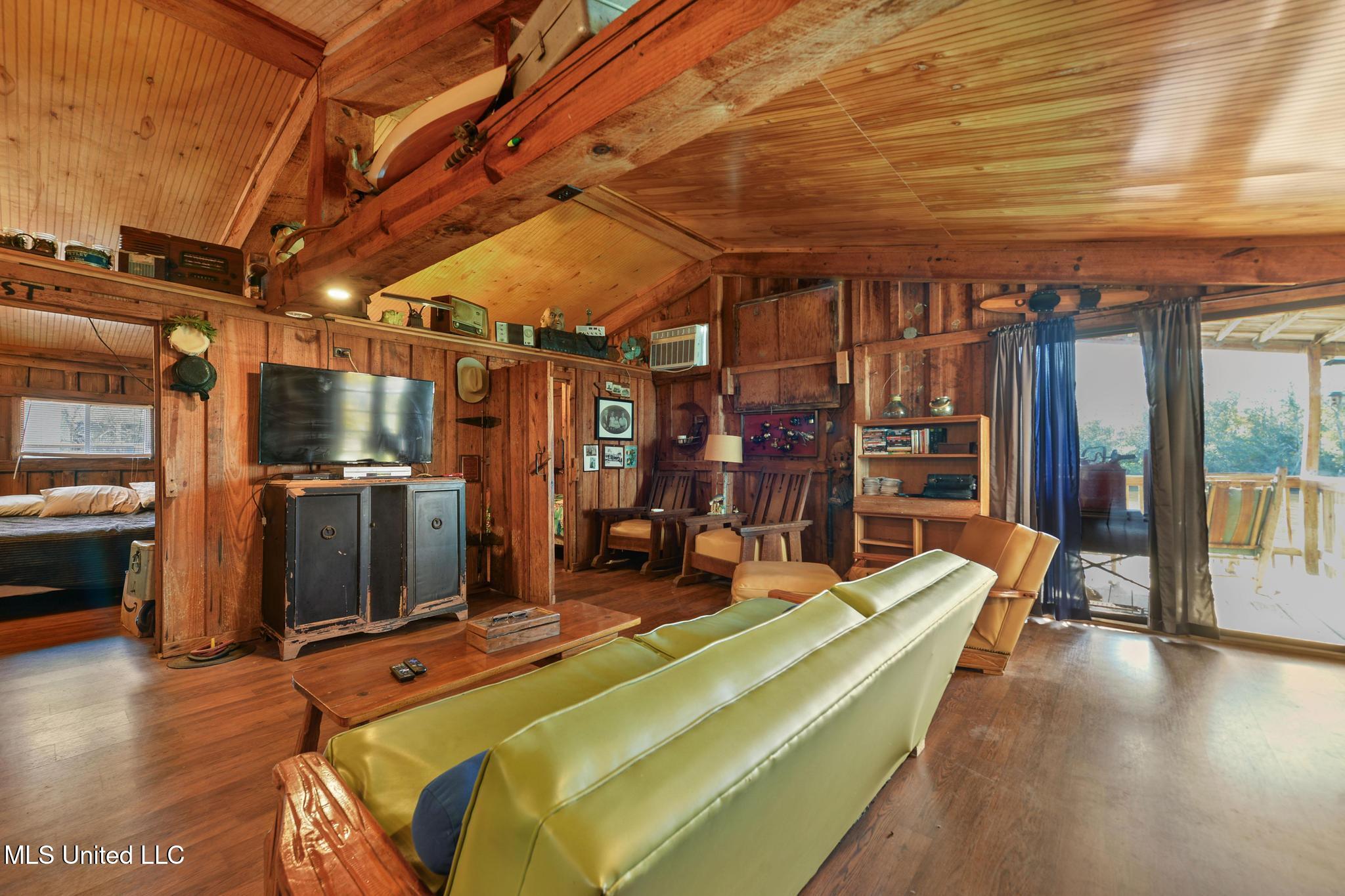 9277 Riverlodge Drive Property Photo 10