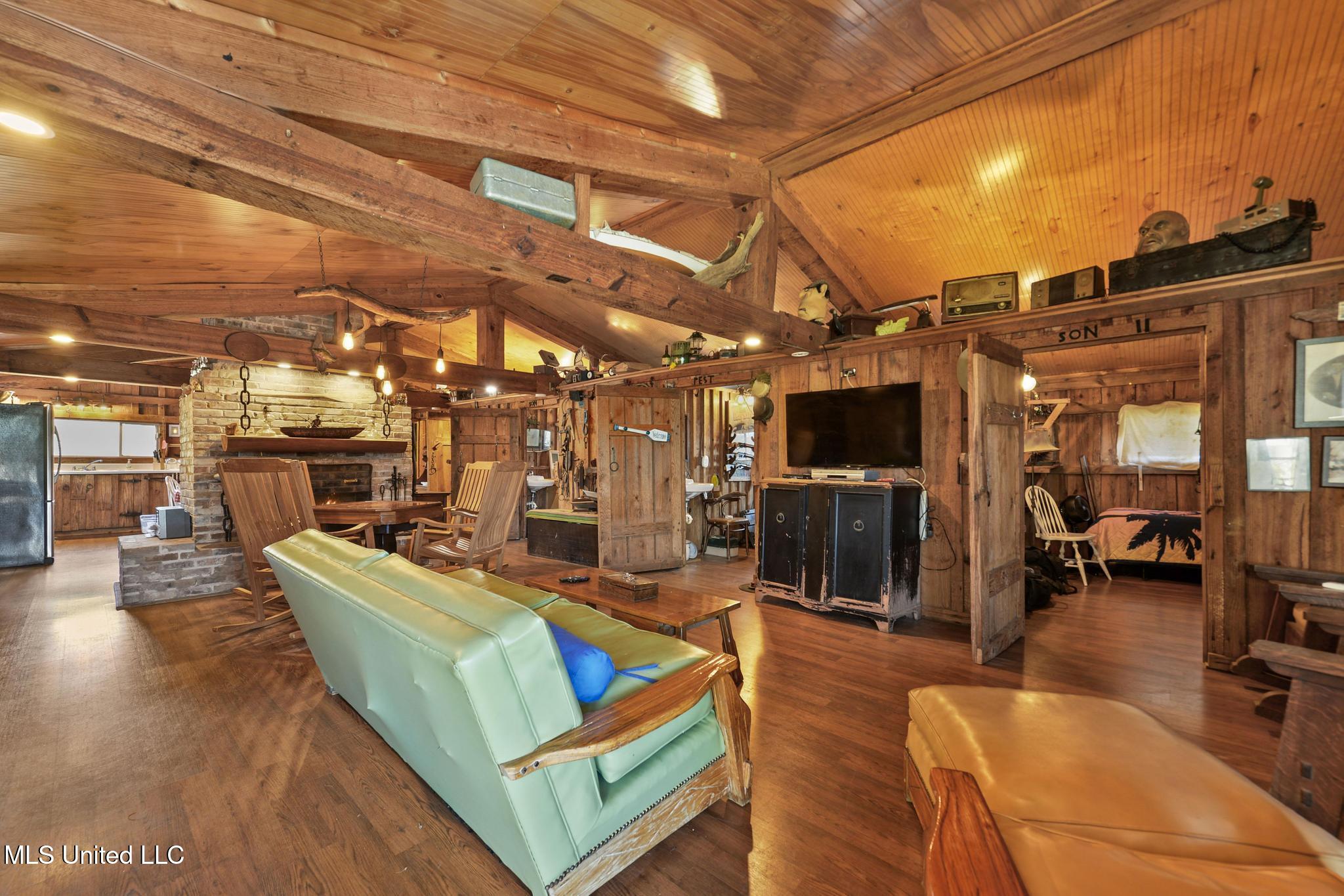 9277 Riverlodge Drive Property Photo 11