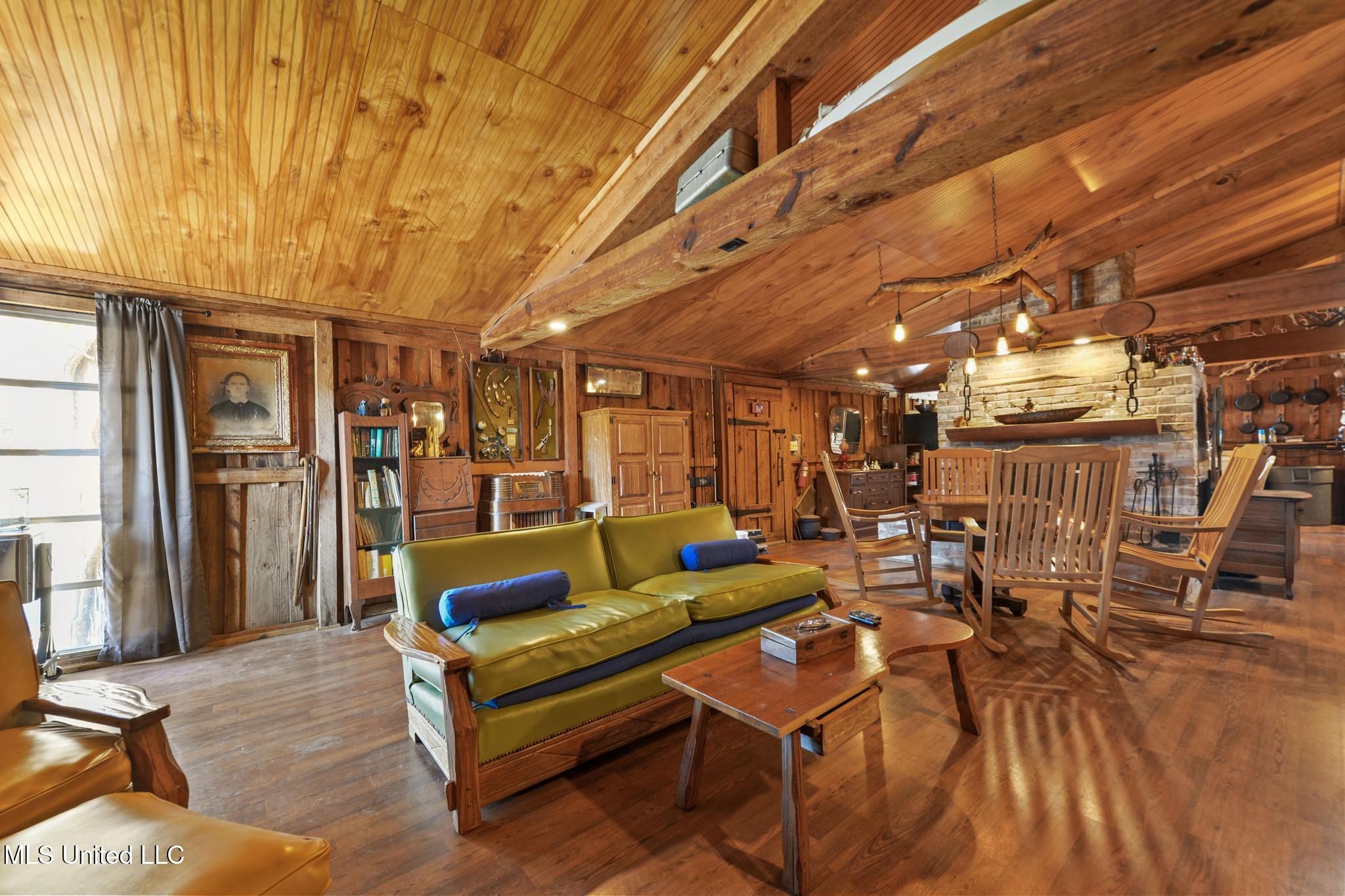 9277 Riverlodge Drive Property Photo 12