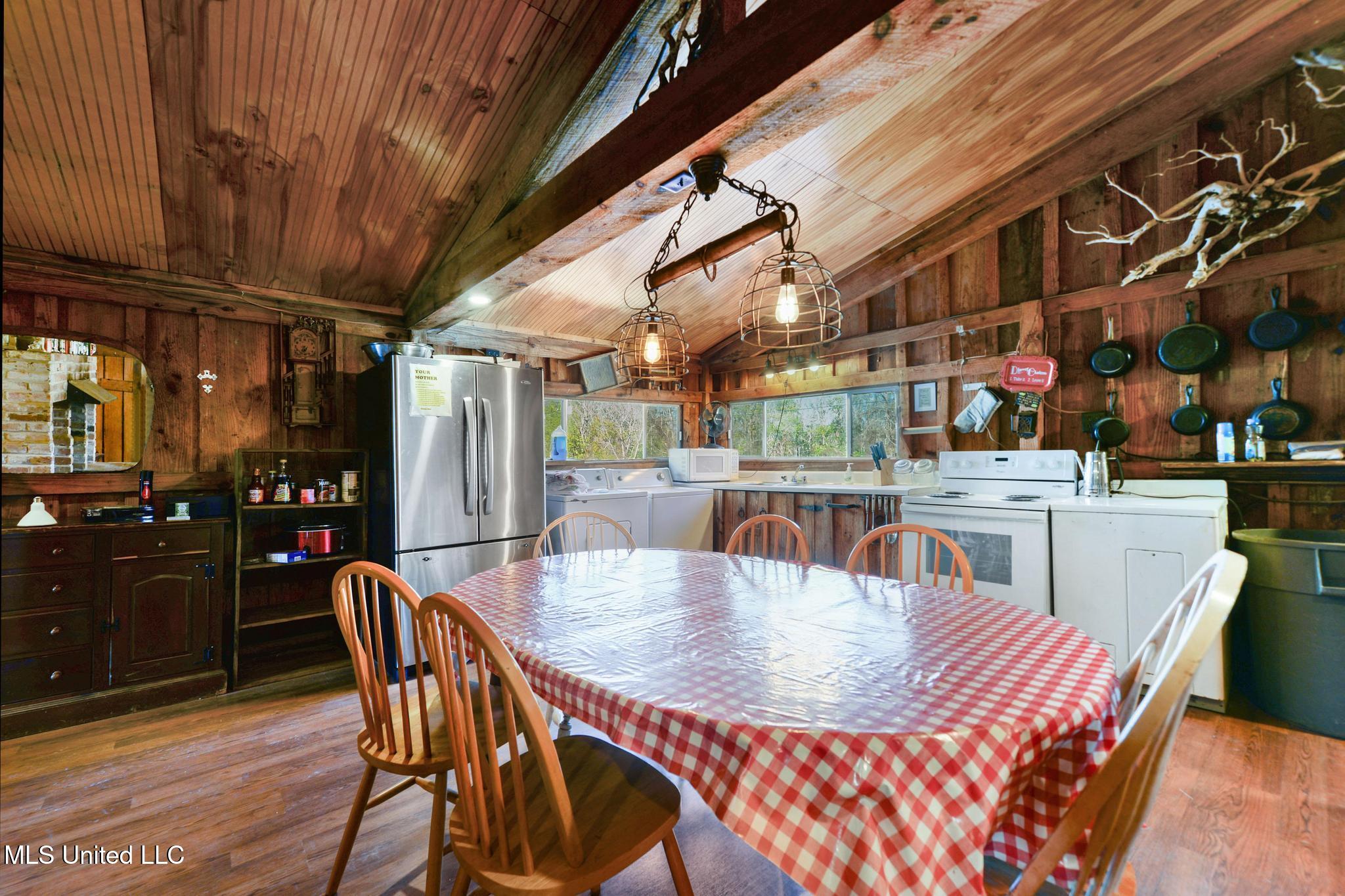 9277 Riverlodge Drive Property Photo 15