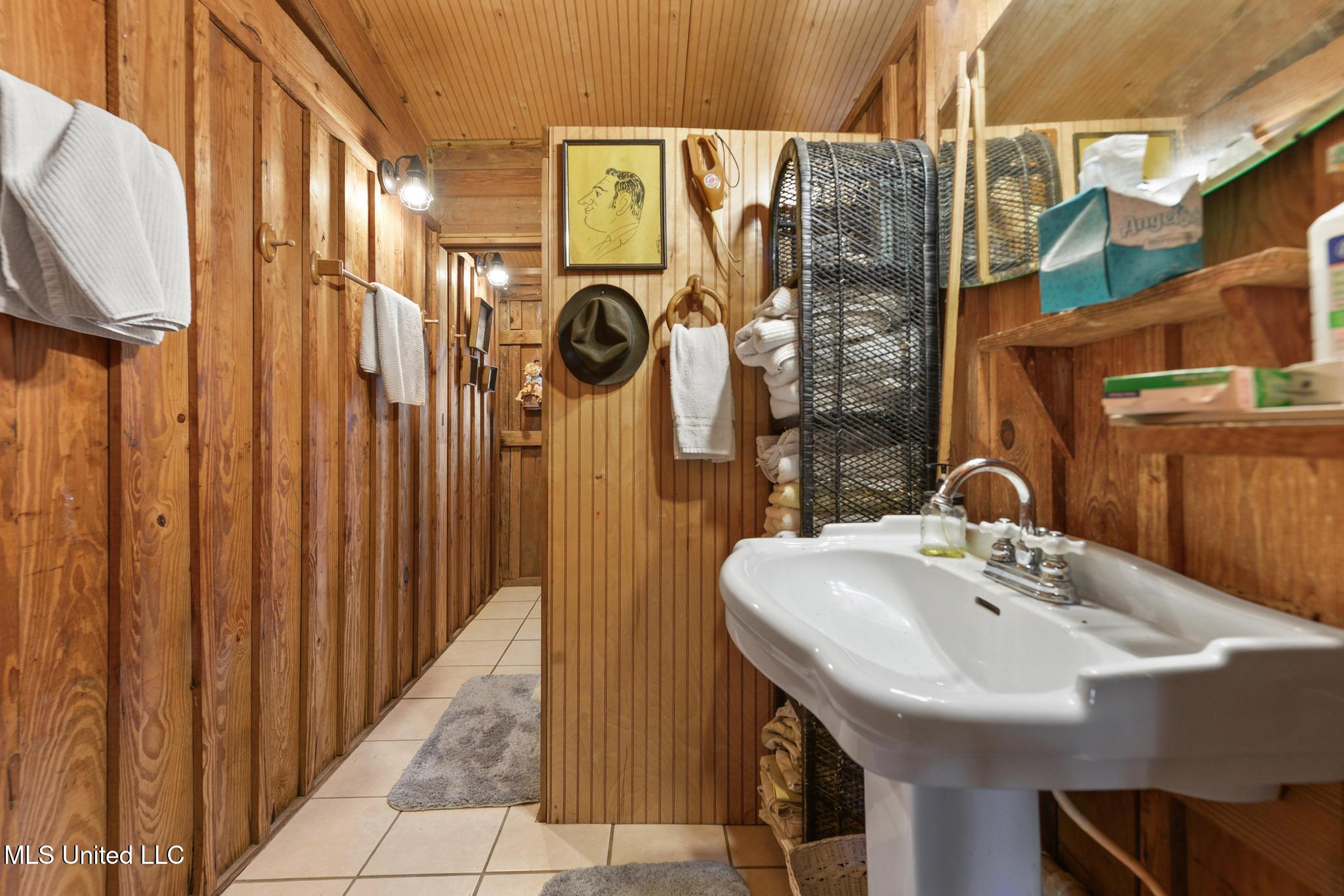9277 Riverlodge Drive Property Photo 24