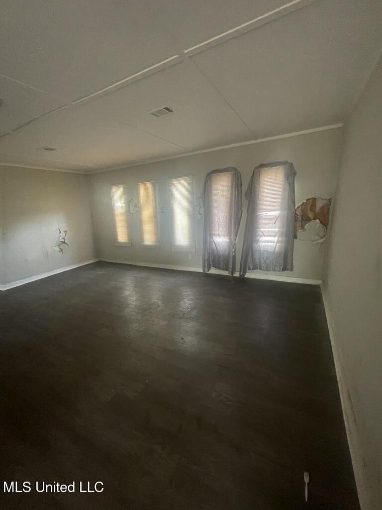 1043 Deryll Street Property Photo 3