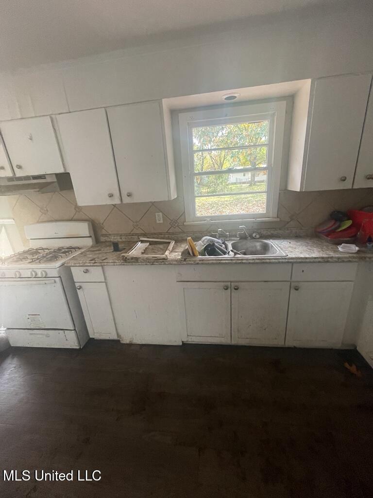 1043 Deryll Street Property Photo 4