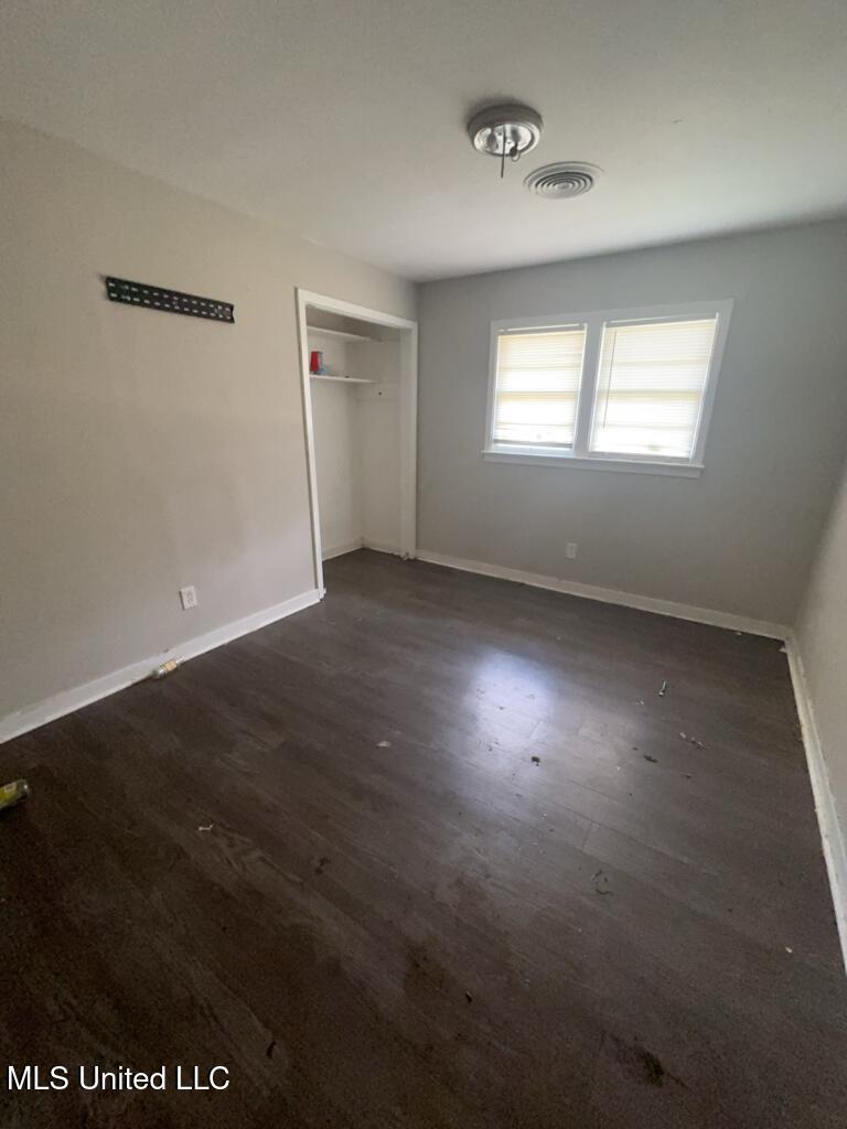 1043 Deryll Street Property Photo 5