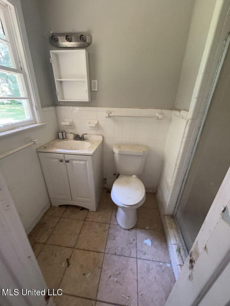 1043 Deryll Street Property Photo 6