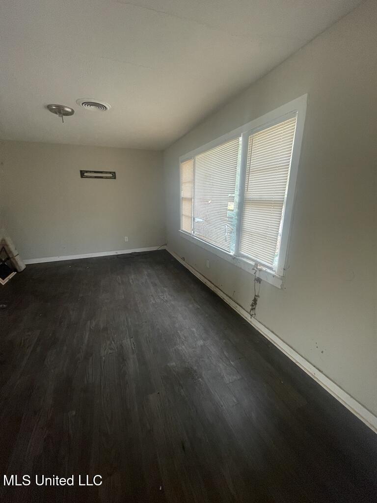 1043 Deryll Street Property Photo 7