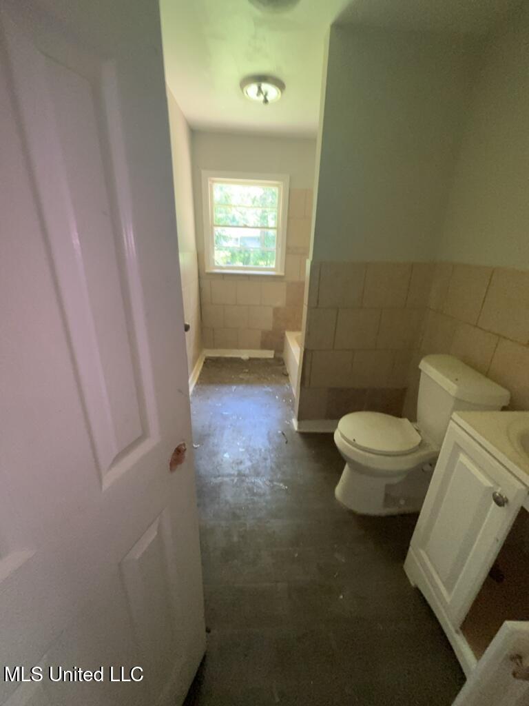 1043 Deryll Street Property Photo 8