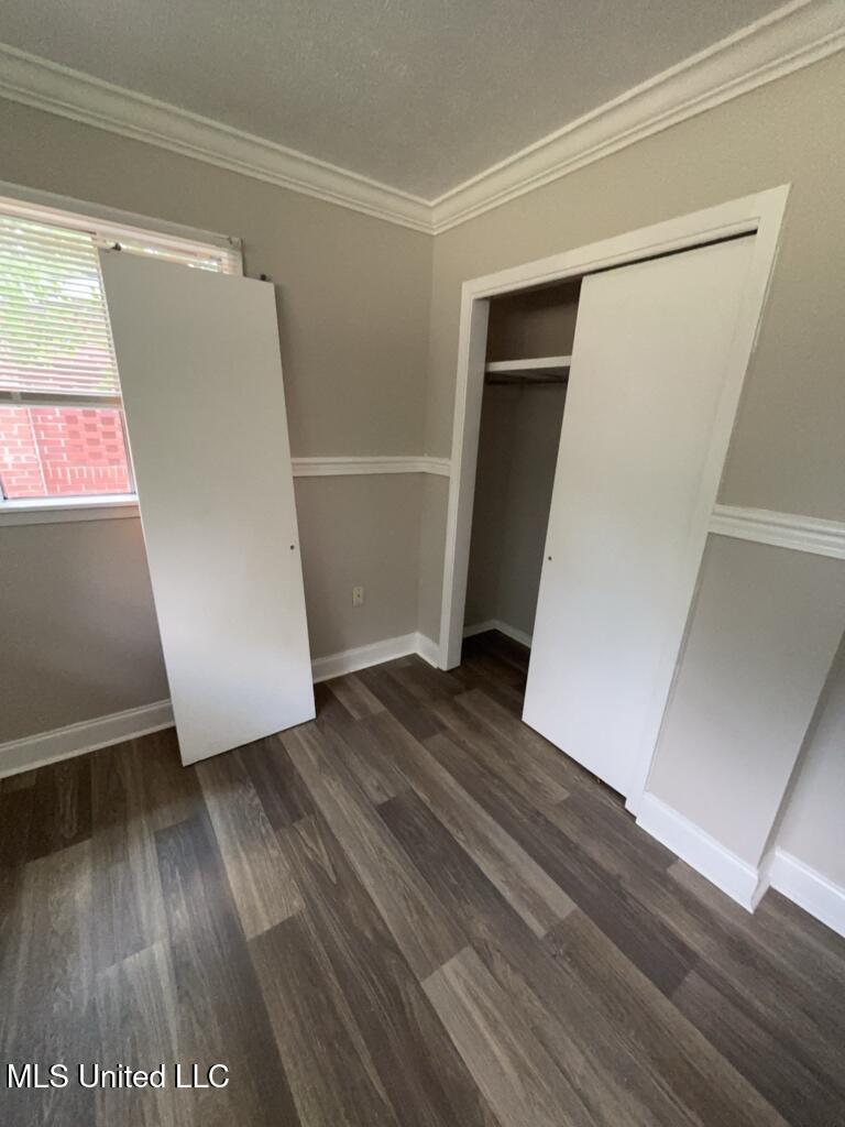 3323 Longwood Drive Property Photo 4