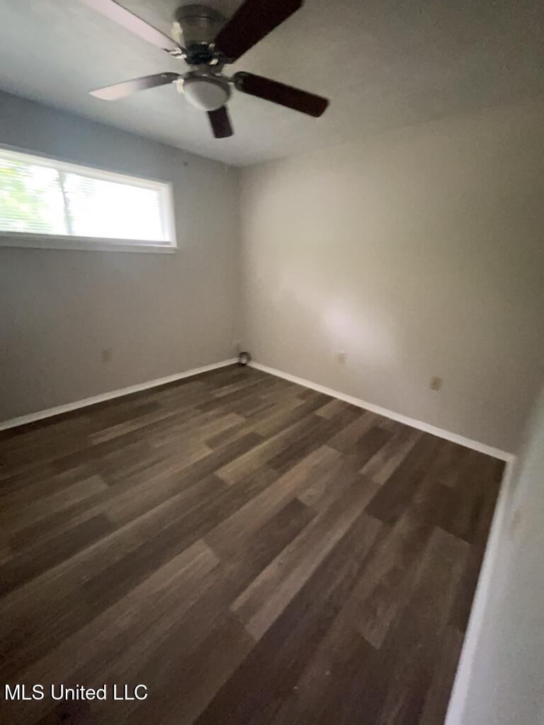 3323 Longwood Drive Property Photo 8