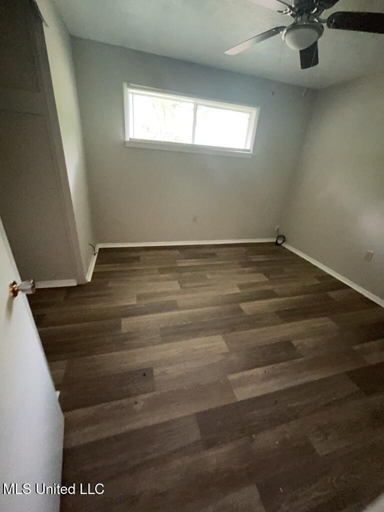 3323 Longwood Drive Property Photo 9
