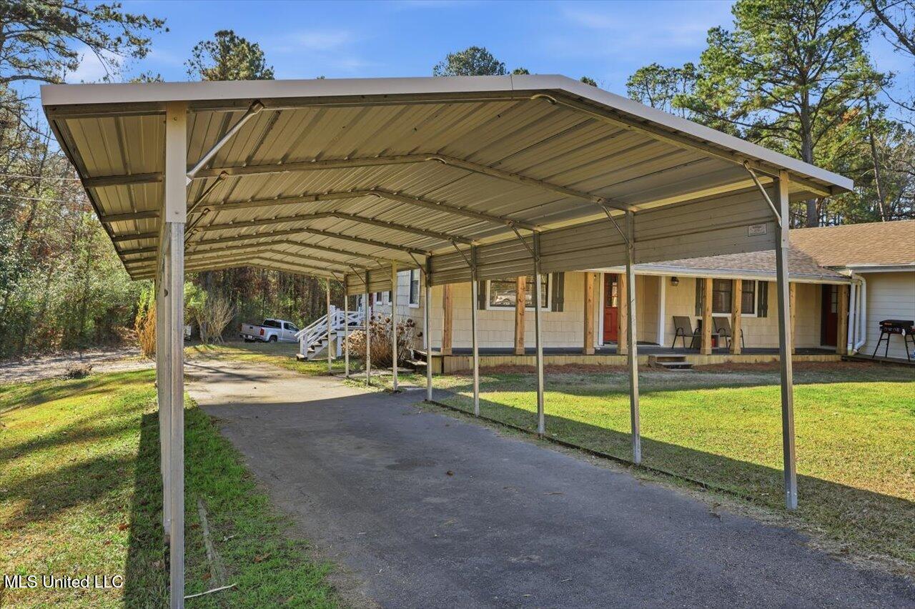 501 Pine Ridge Road Property Photo 4