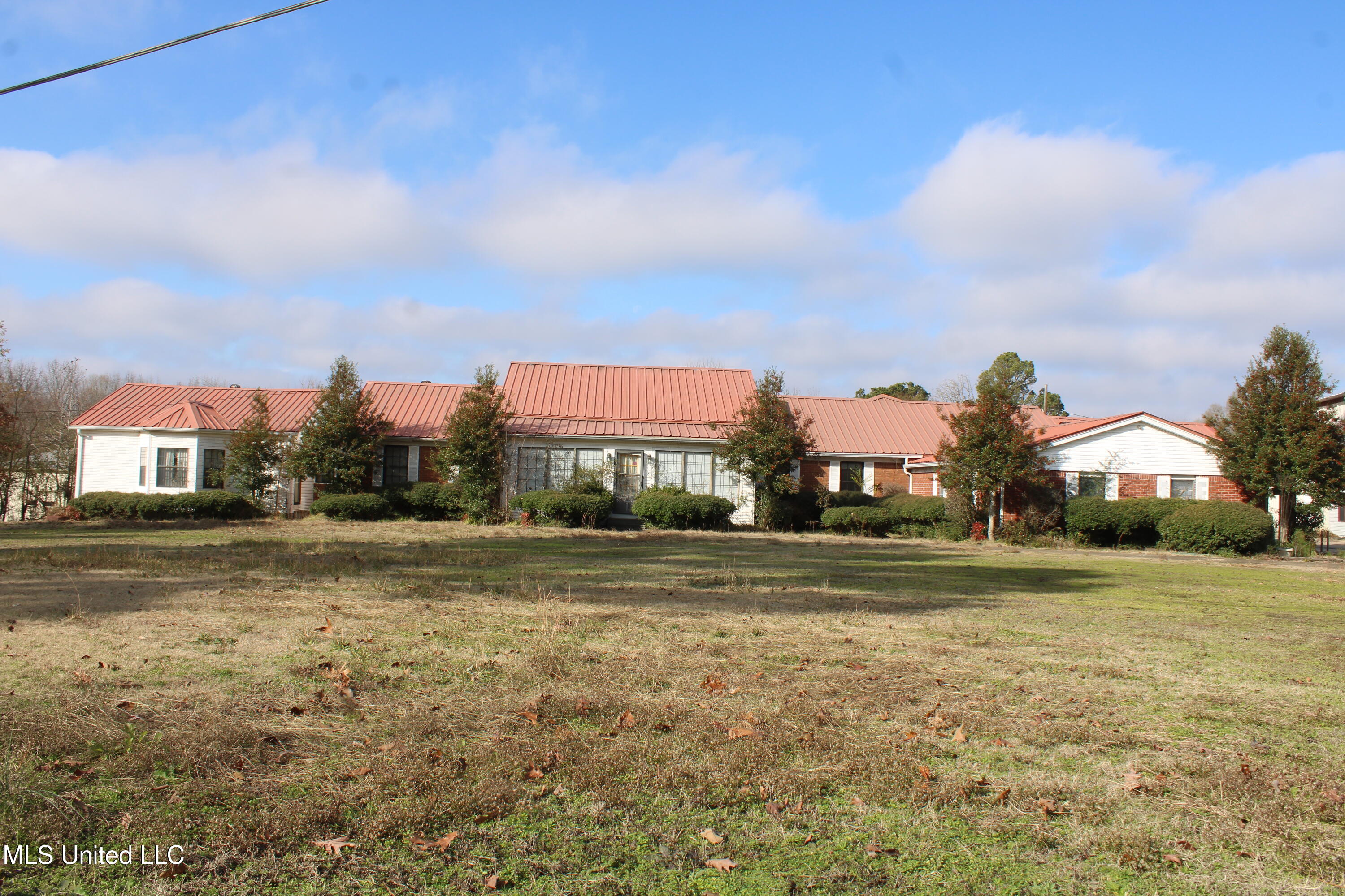 76 Peach Tree Road Property Photo 1
