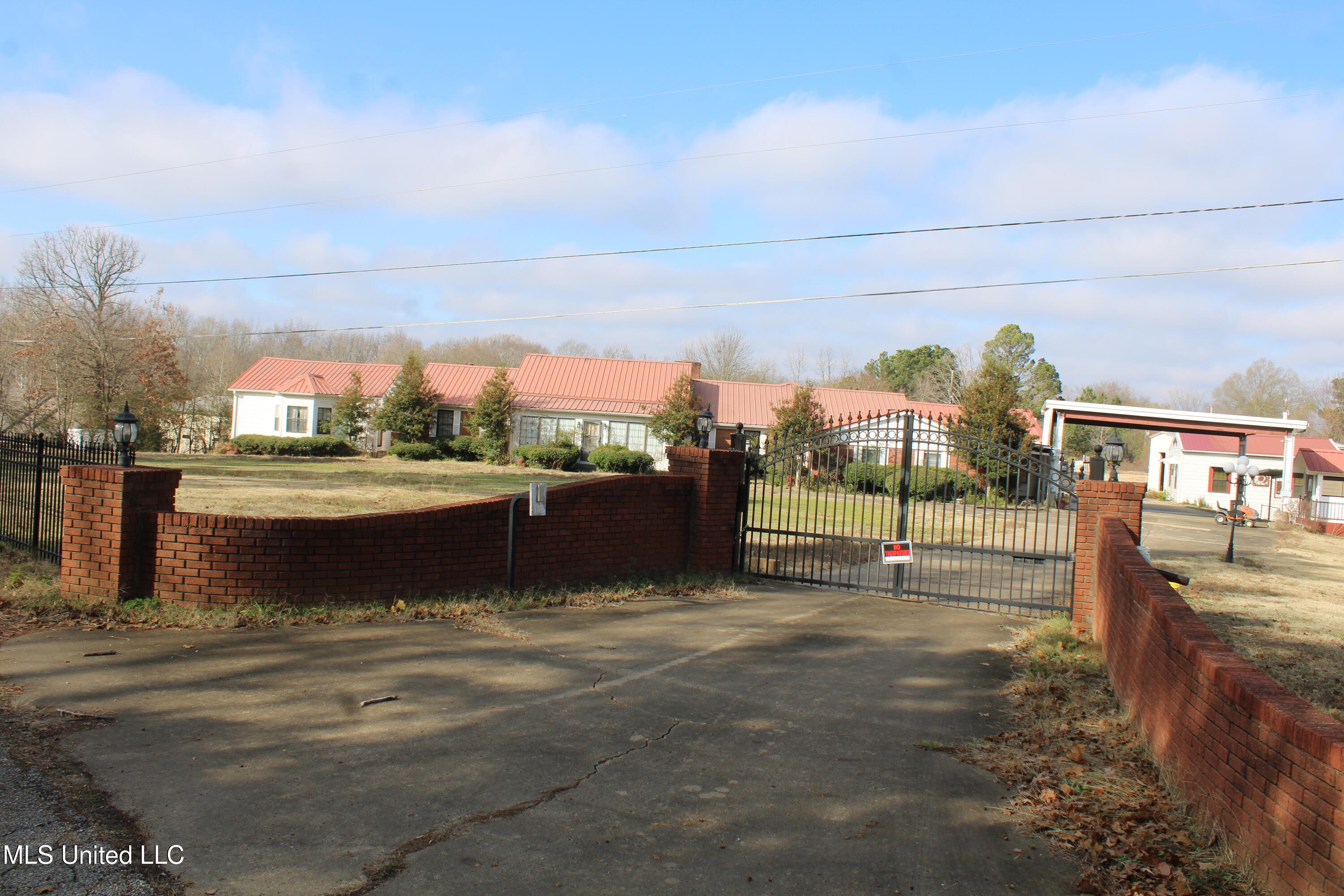 76 Peach Tree Road Property Photo 3