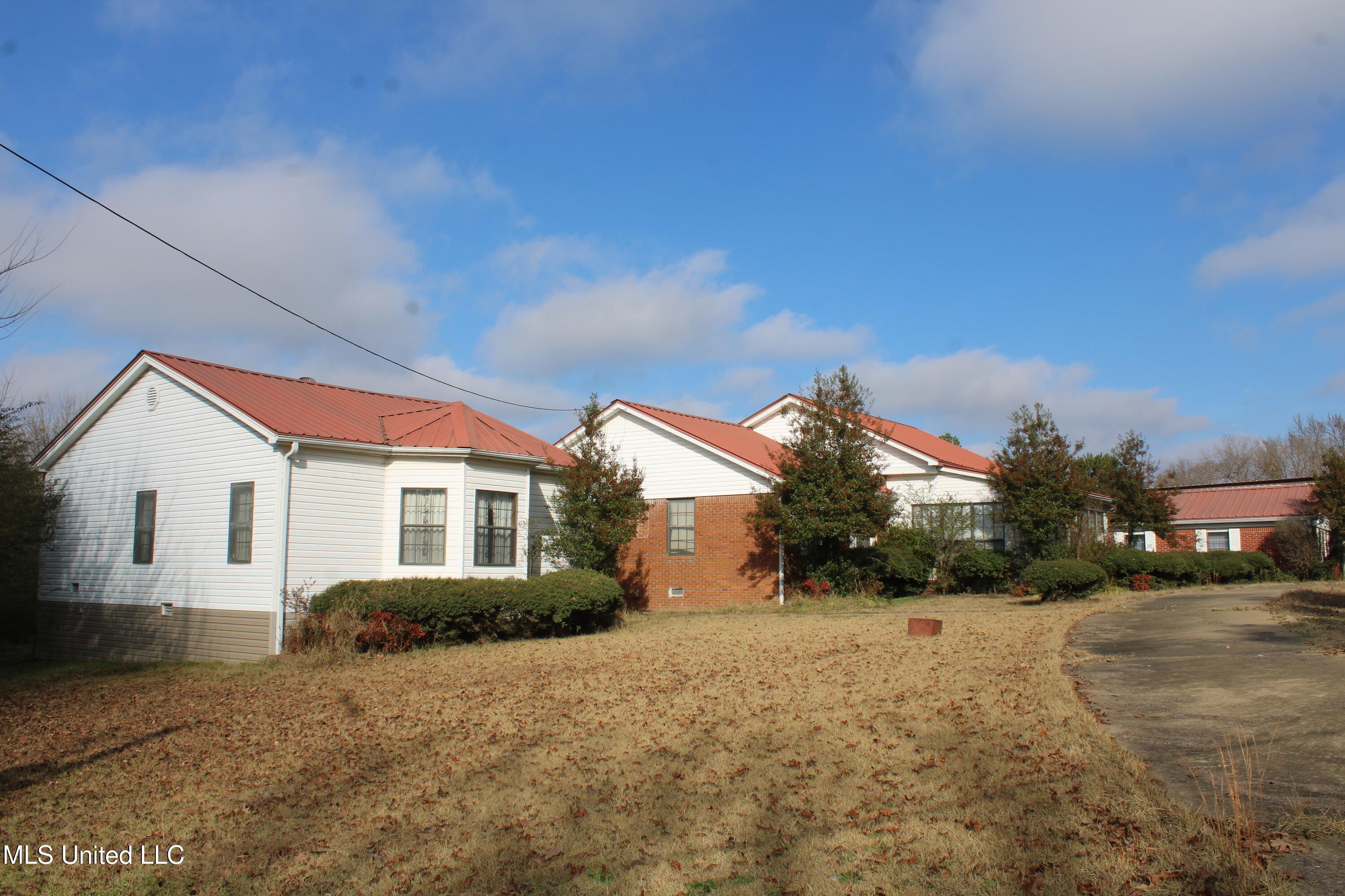 76 Peach Tree Road Property Photo 4