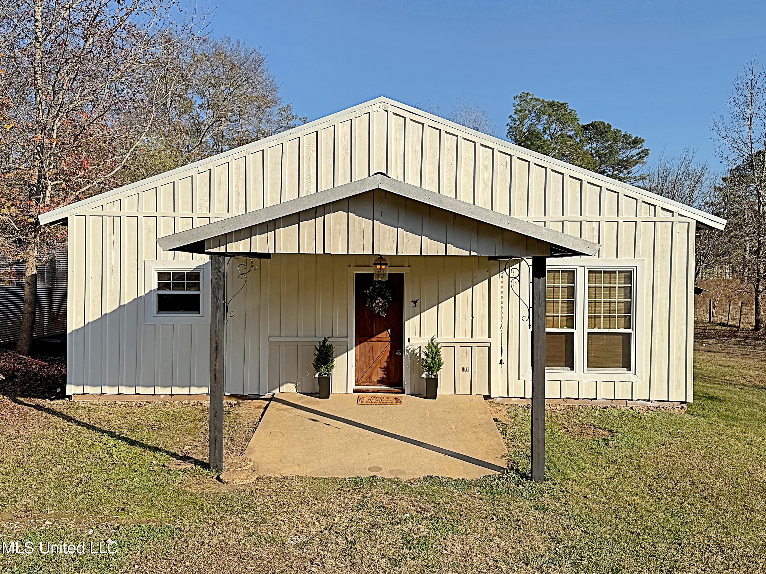 1530 N Highway 35 Property Photo 1