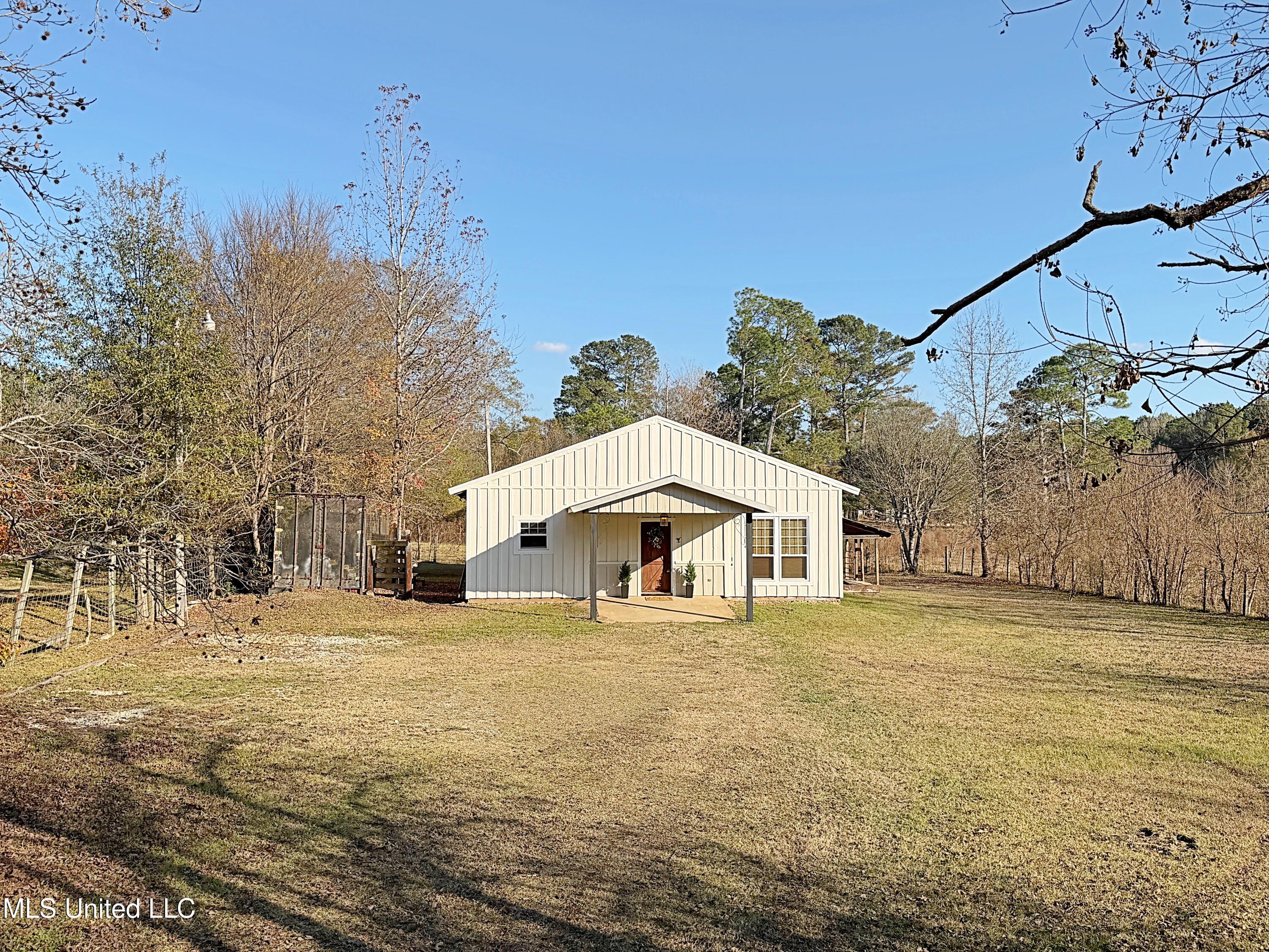 1530 N Highway 35 Property Photo 2