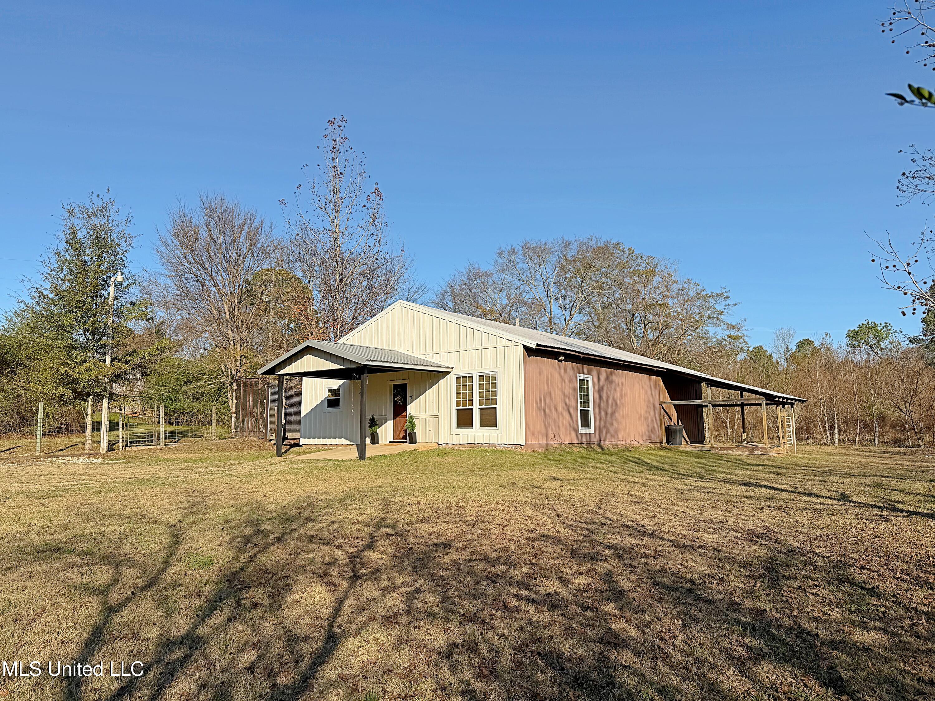 1530 N Highway 35 Property Photo 3