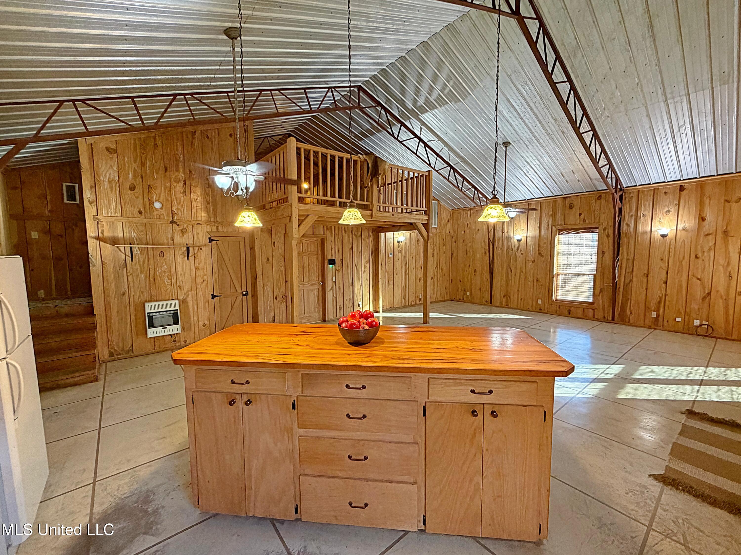 1530 N Highway 35 Property Photo 9