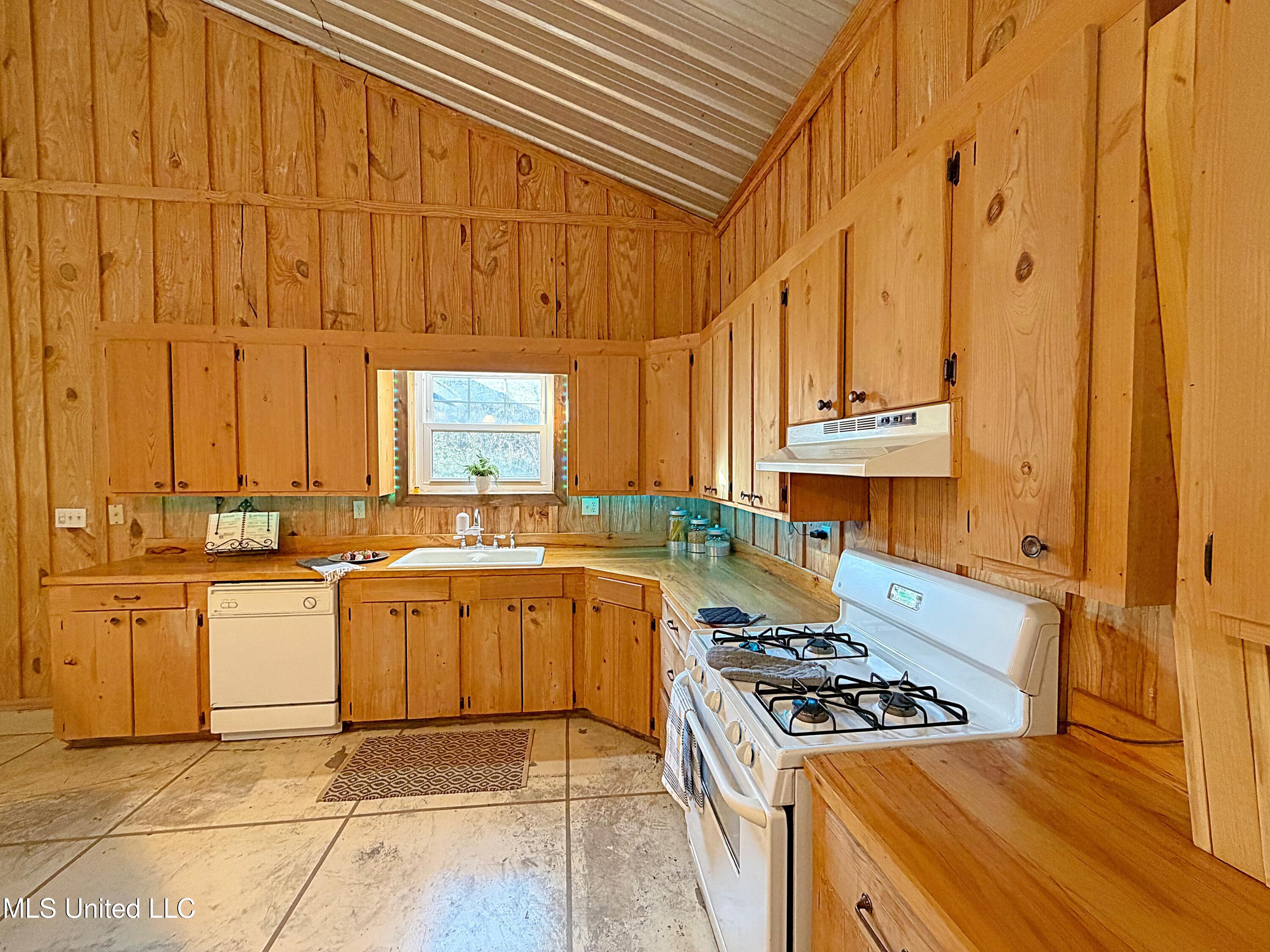 1530 N Highway 35 Property Photo 12