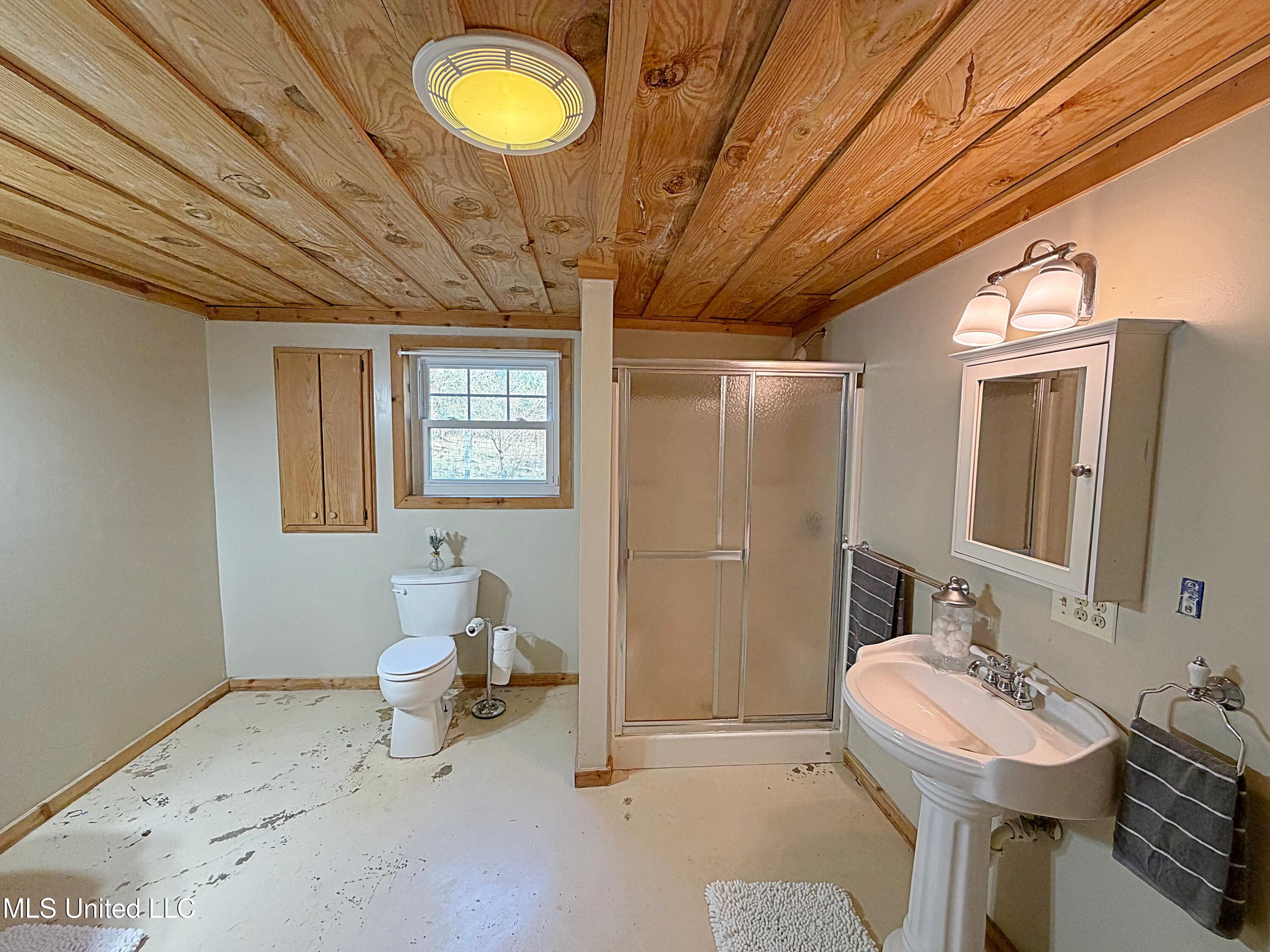 1530 N Highway 35 Property Photo 16