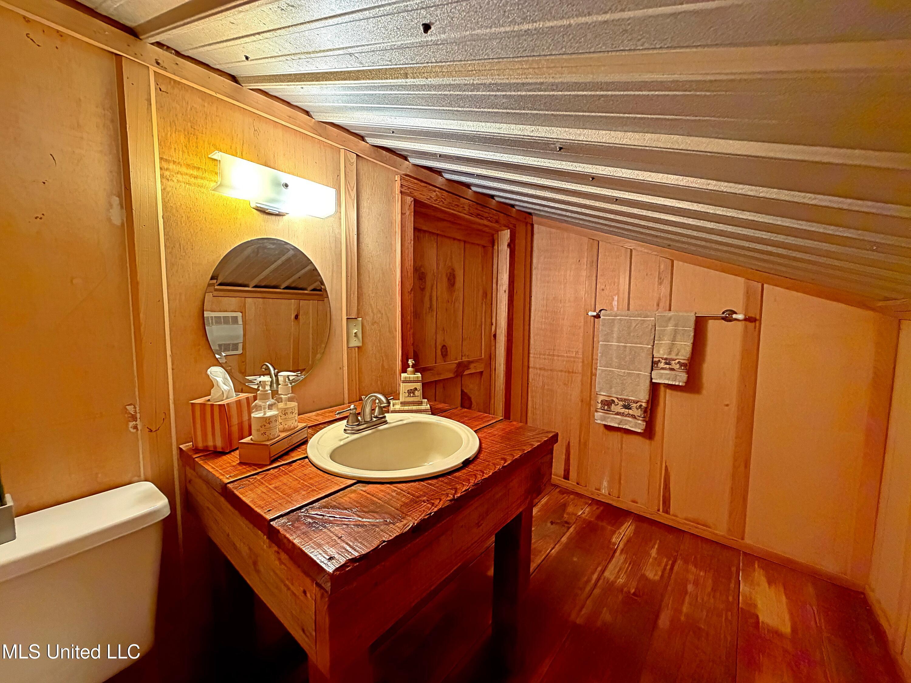 1530 N Highway 35 Property Photo 20