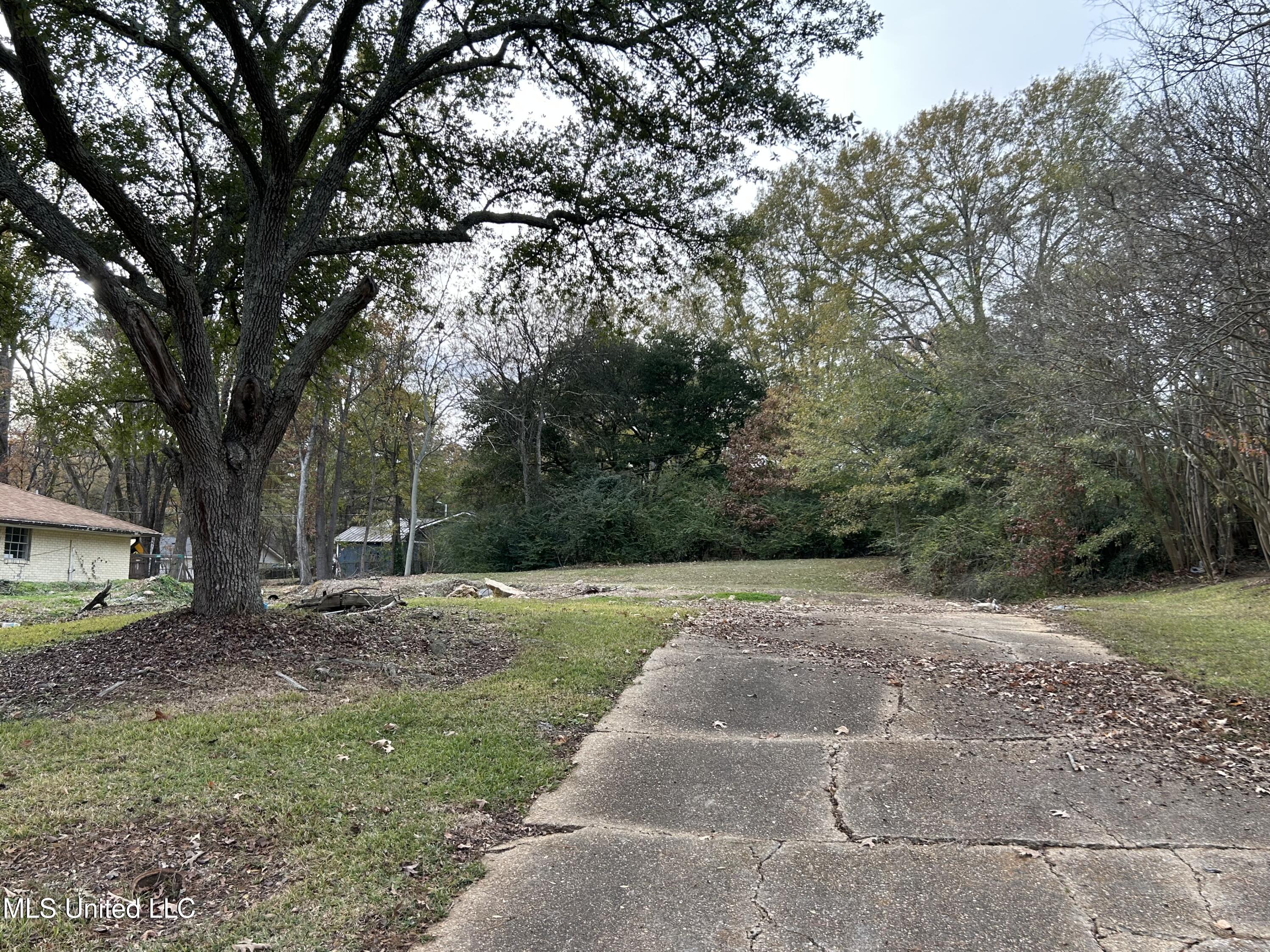 Meadow Ln Circle Property Photo 1