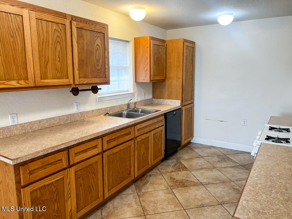 197 Burgundy Drive Property Photo 2