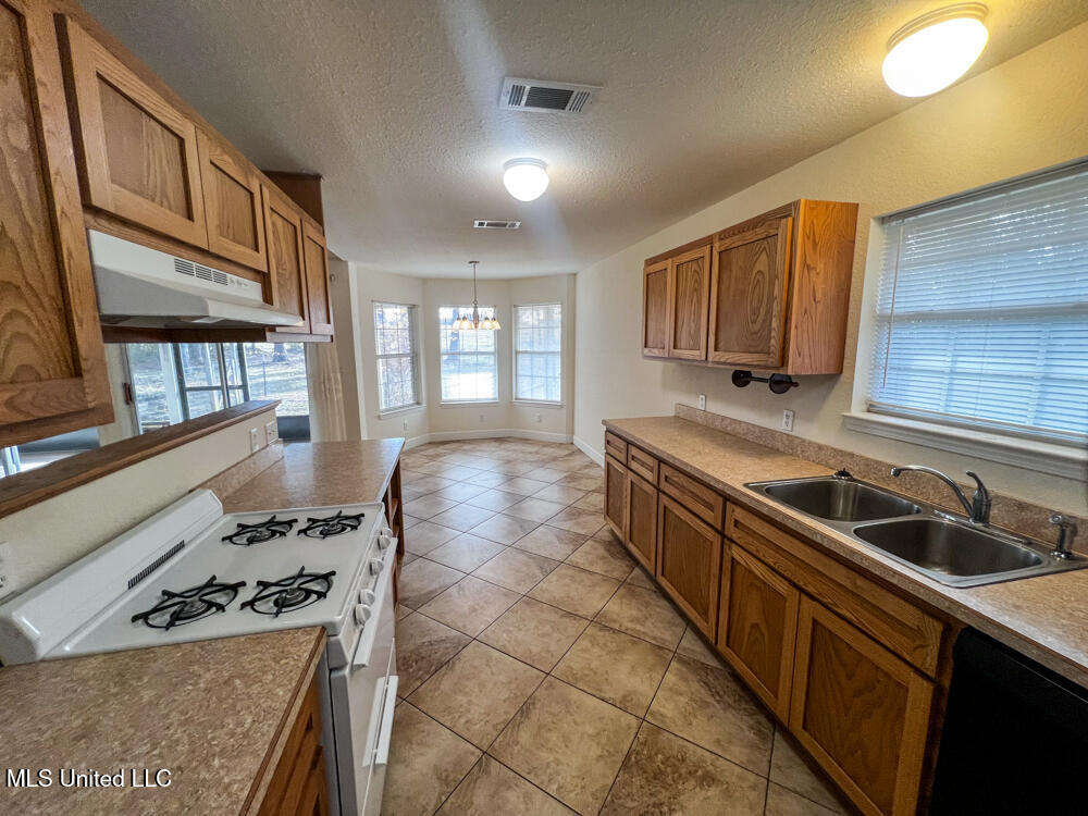 197 Burgundy Drive Property Photo 3