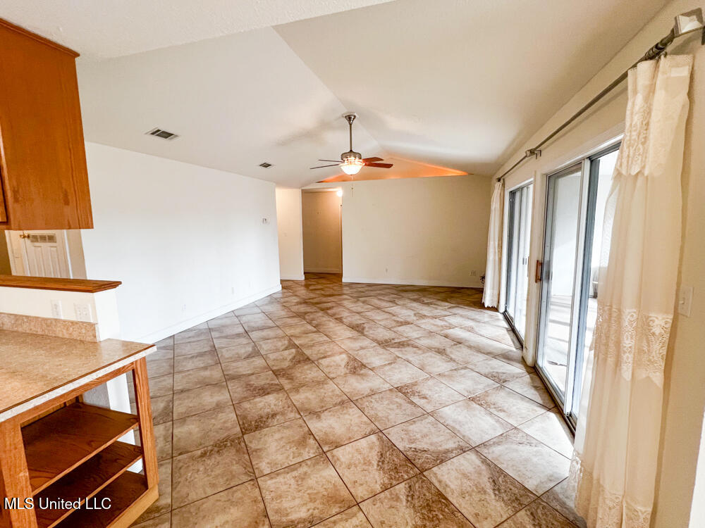 197 Burgundy Drive Property Photo 4