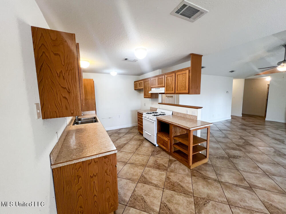 197 Burgundy Drive Property Photo 10
